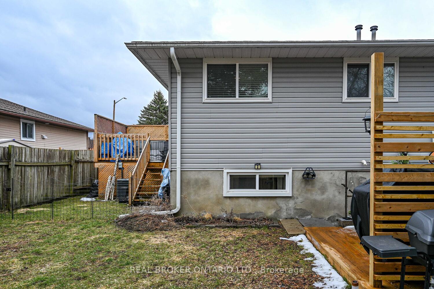 Photo 3 of Unit UPPER UNIT, 840 Macodrum Drive, Brockville, Brockville — HOMEH