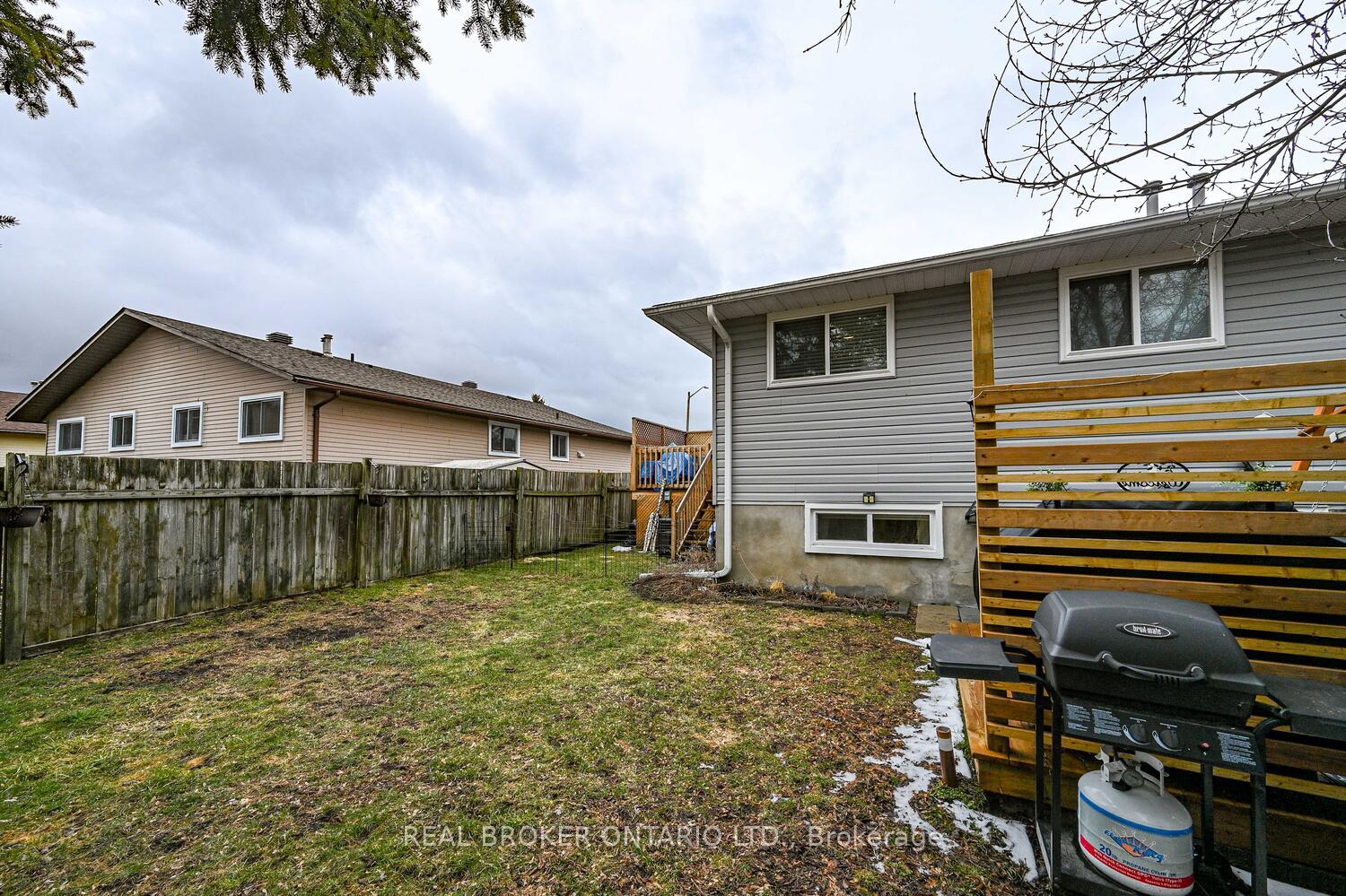 Photo 4 of Unit UPPER UNIT, 840 Macodrum Drive, Brockville, Brockville — HOMEH