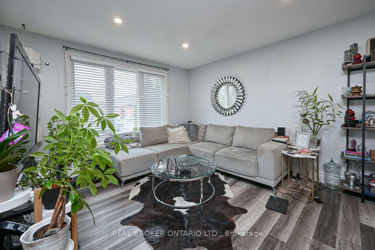 Photo 5 of Unit UPPER UNIT, 840 Macodrum Drive, Brockville, Brockville — HOMEH