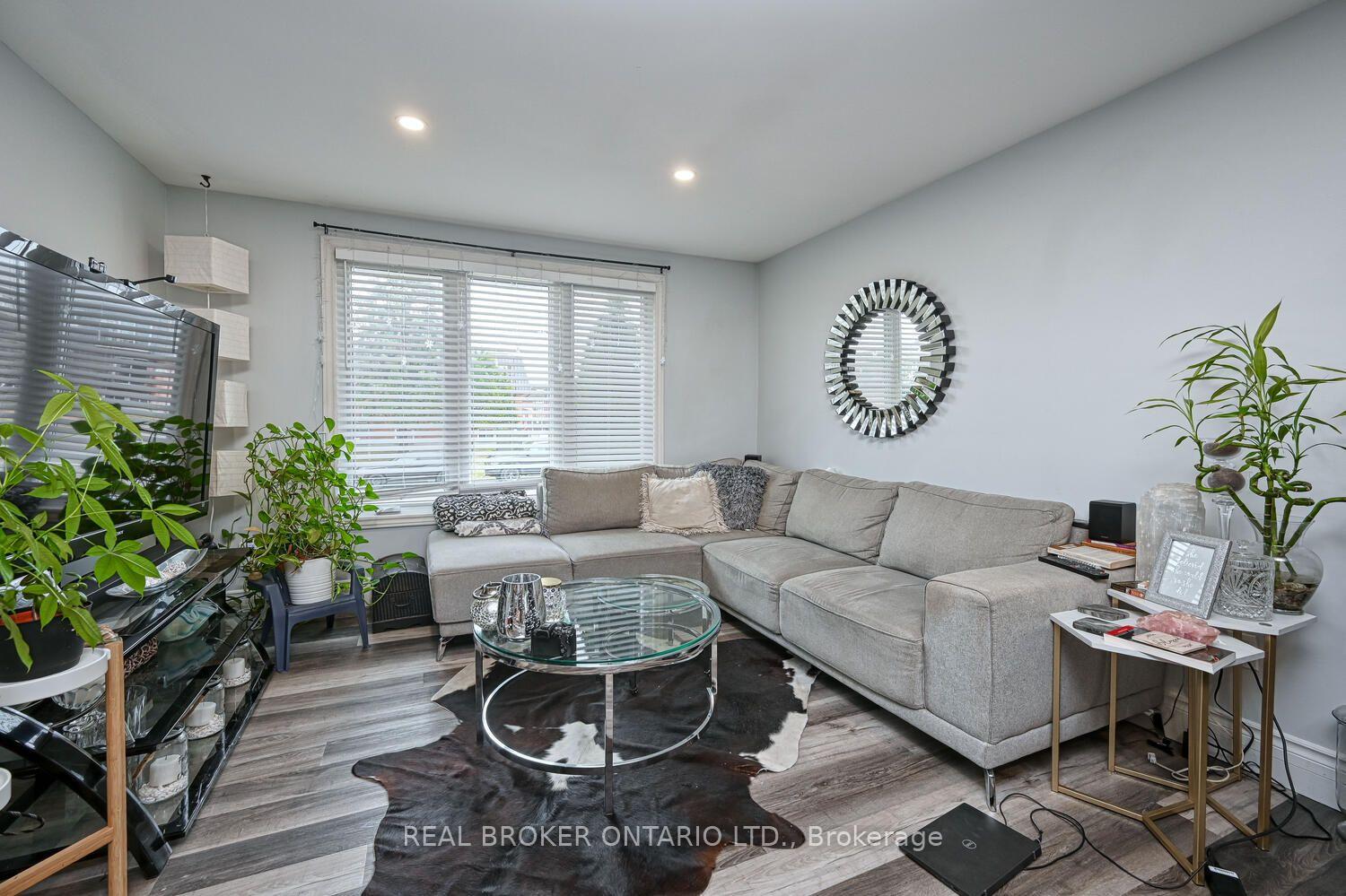 Photo 6 of Unit UPPER UNIT, 840 Macodrum Drive, Brockville, Brockville — HOMEH