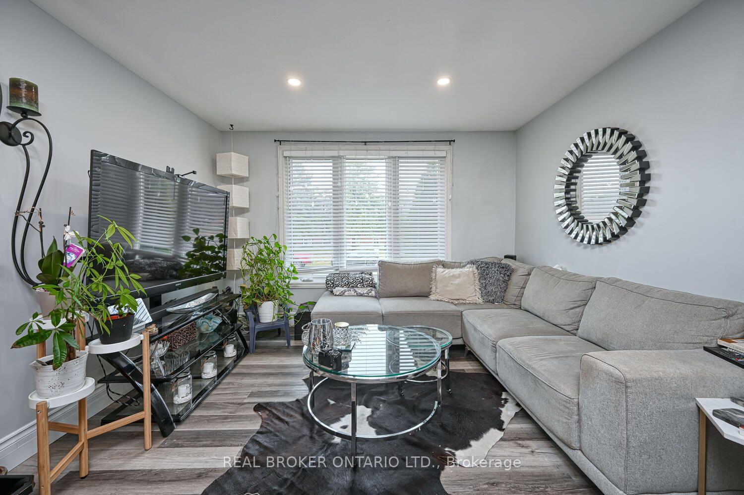 Photo 7 of Unit UPPER UNIT, 840 Macodrum Drive, Brockville, Brockville — HOMEH