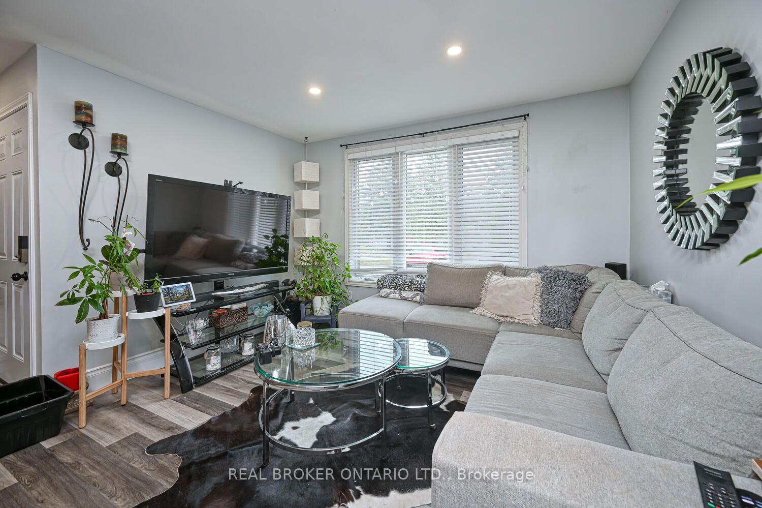 Photo 8 of Unit UPPER UNIT, 840 Macodrum Drive, Brockville, Brockville — HOMEH