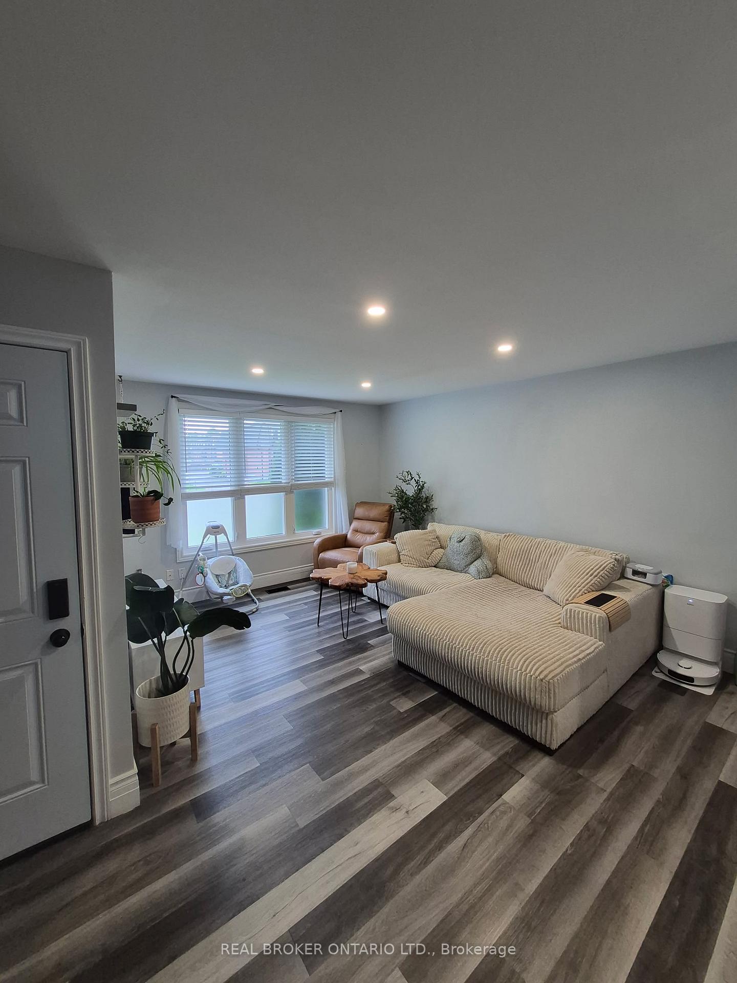 Photo 21 of Unit UPPER UNIT, 840 Macodrum Drive, Brockville, Brockville — HOMEH