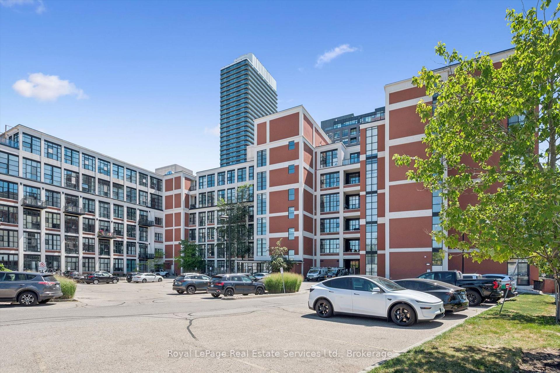 Photo 3 of Unit 308, 410 King Street W, Kitchener, City Commercial Core — HOMEH