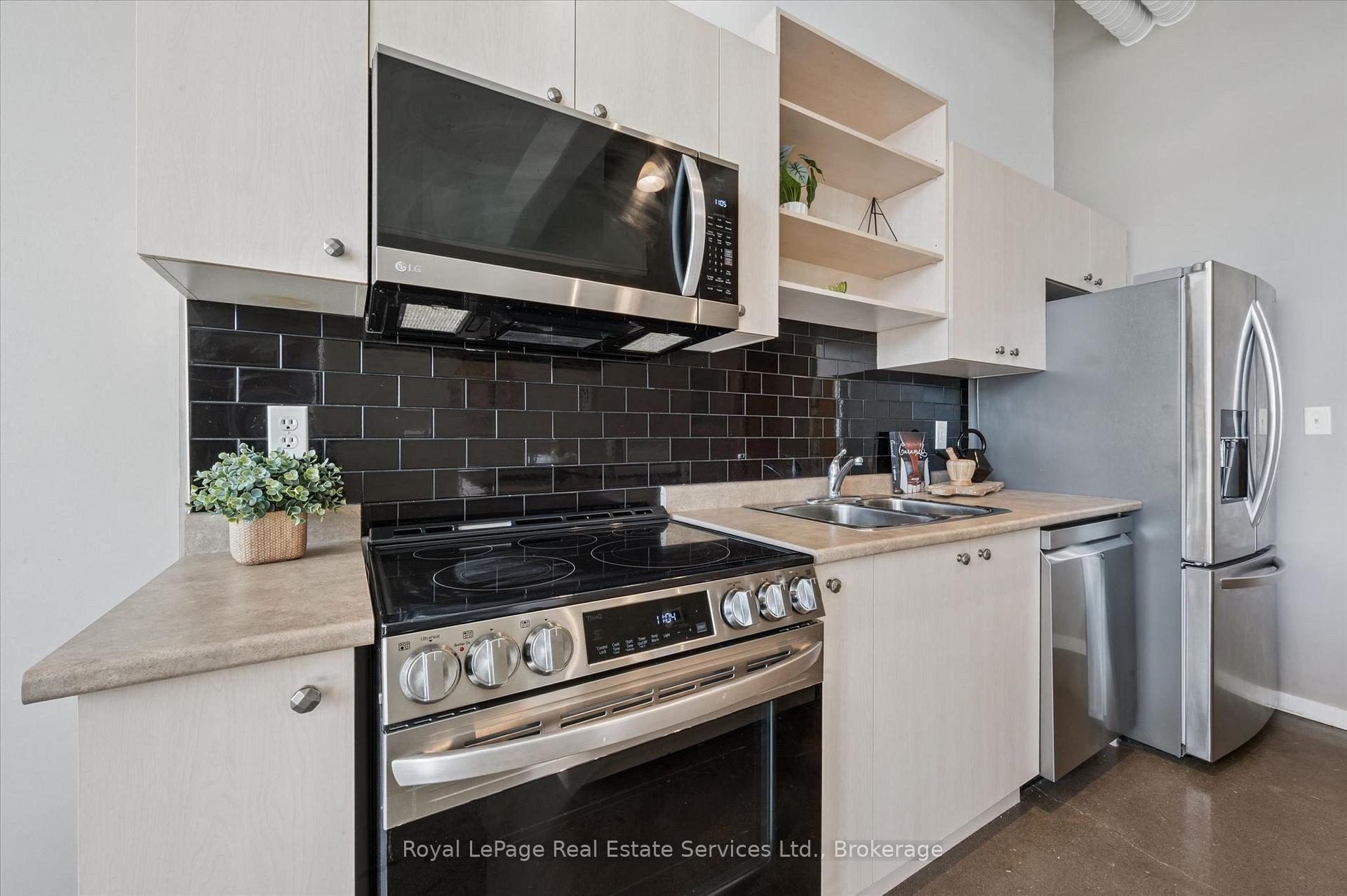 Photo 6 of Unit 308, 410 King Street W, Kitchener, City Commercial Core — HOMEH