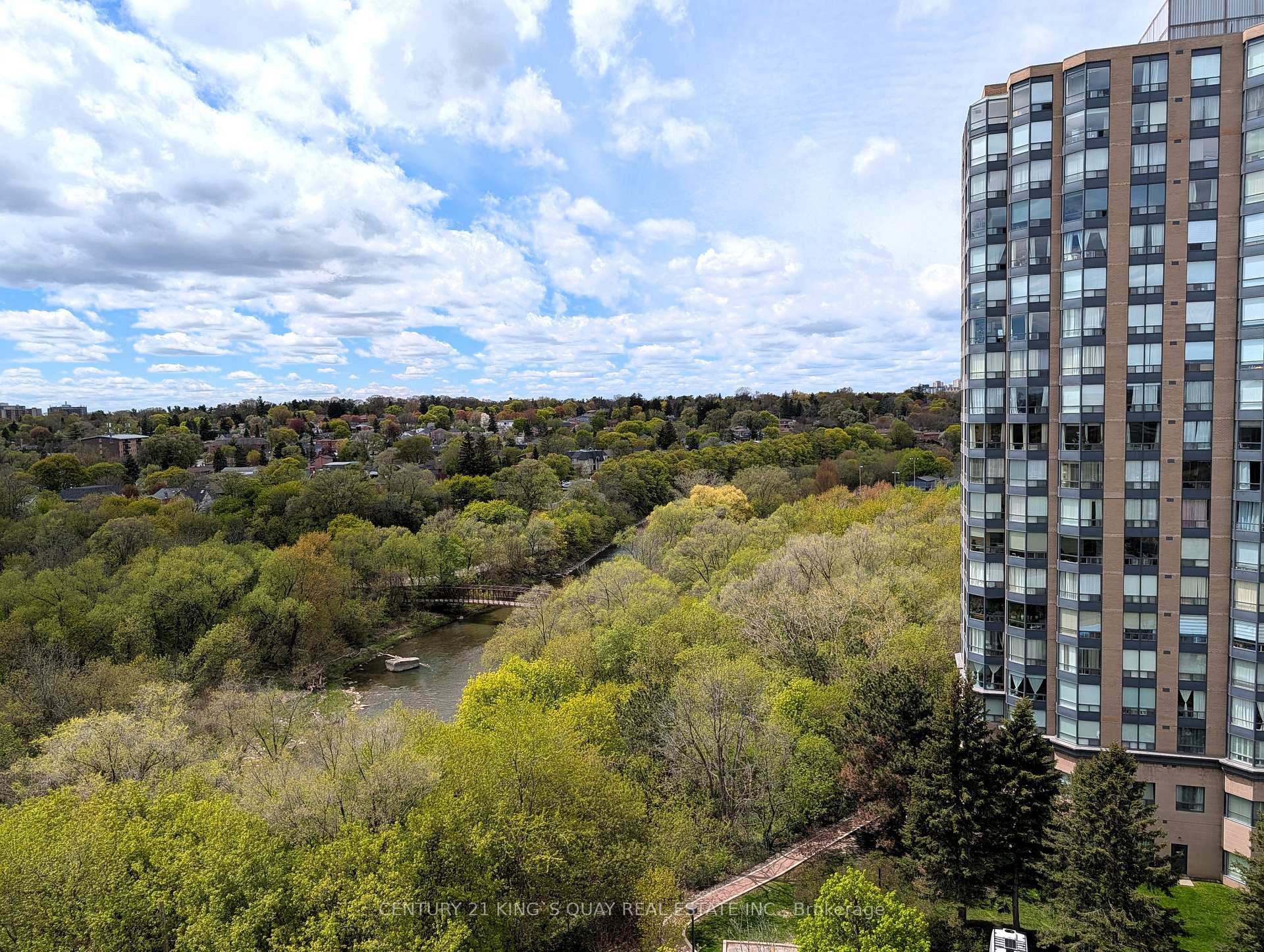 Front of Unit 907, 10 Wilby Crescent