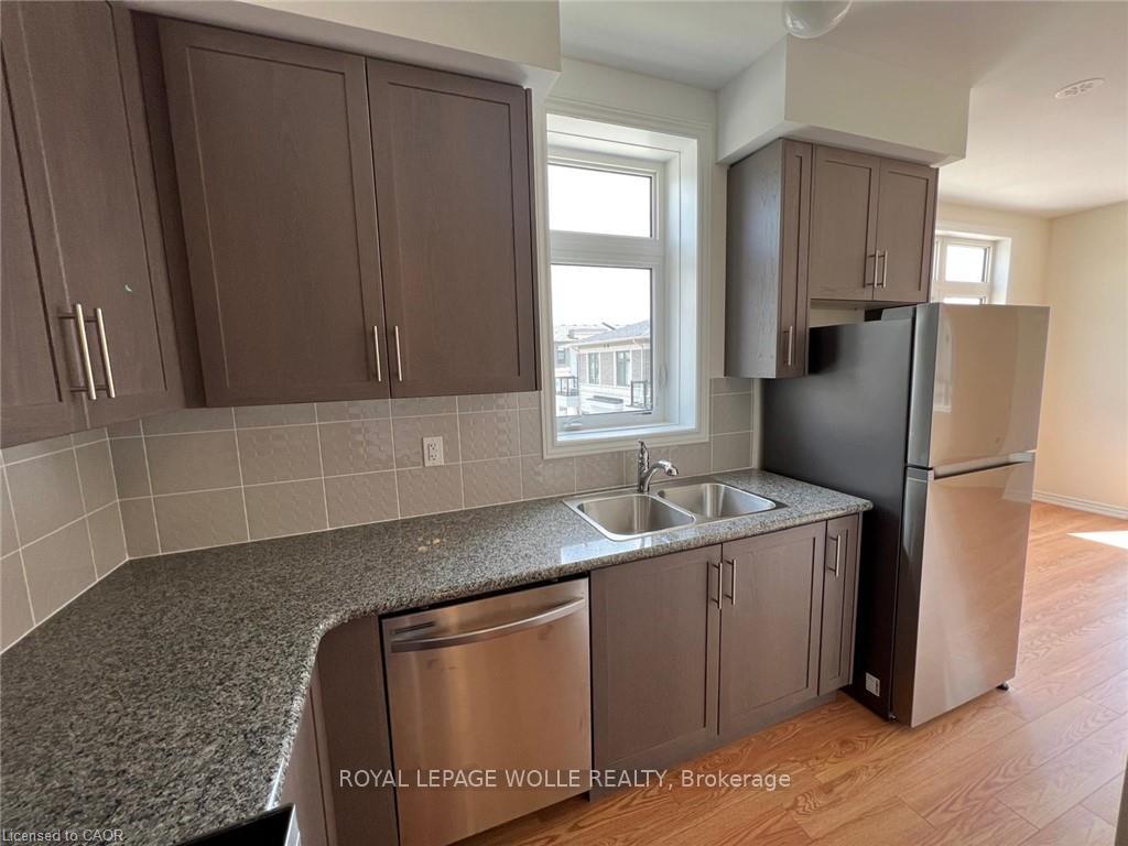 Photo 4 of Unit 32, 10 Halliford Place, Brampton, Goreway Drive Corridor — HOMEH