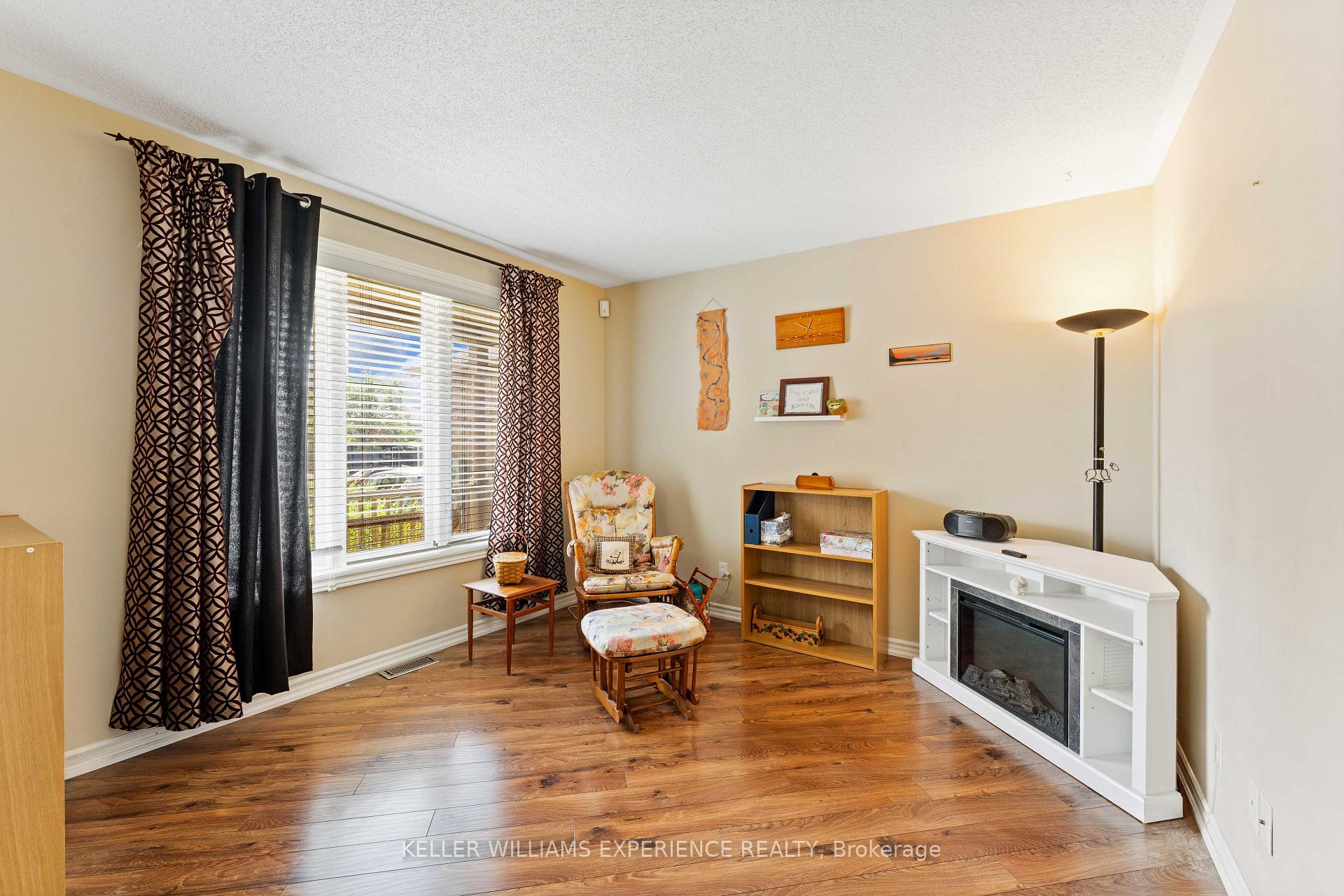 Photo 8 of 74 Ruffet Drive, Barrie, Edgehill Drive — HOMEH