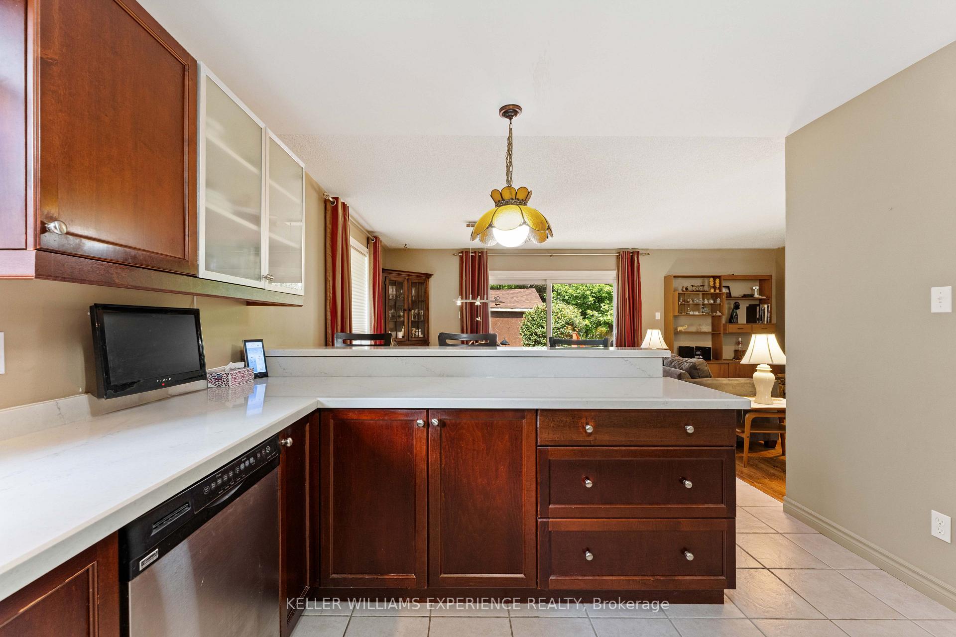 Photo 10 of 74 Ruffet Drive, Barrie, Edgehill Drive — HOMEH