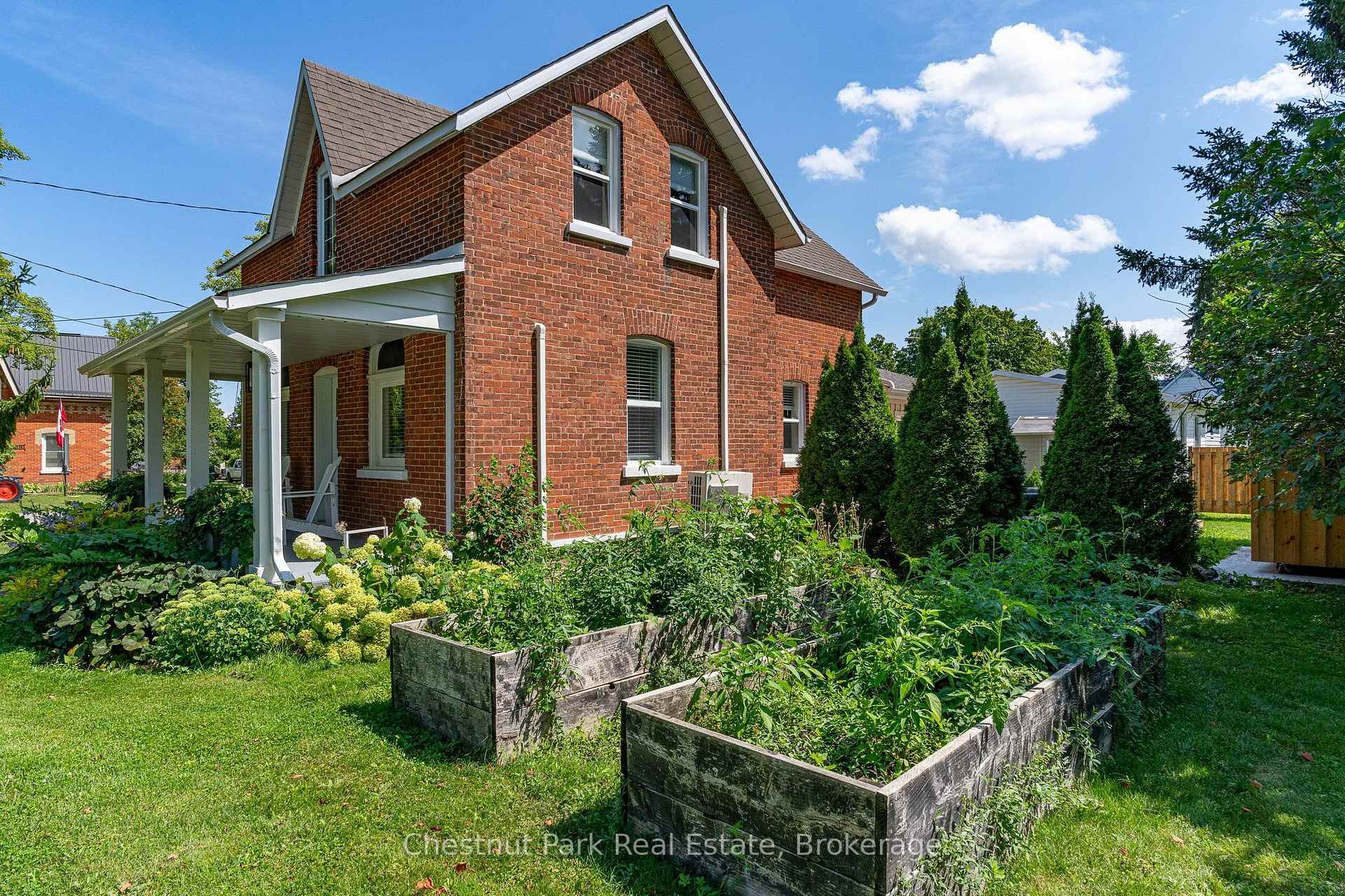 Photo 4 of 9 Wellington Street E, Clearview, Creemore — HOMEH