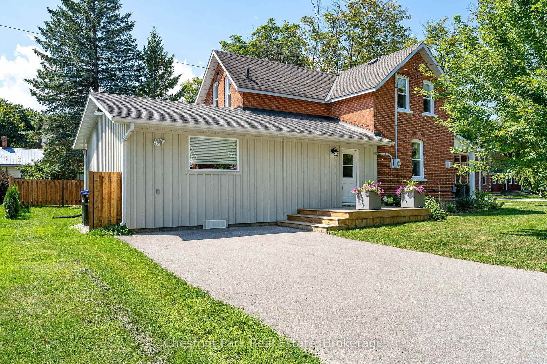 Photo 7 of 9 Wellington Street E, Clearview, Creemore — HOMEH