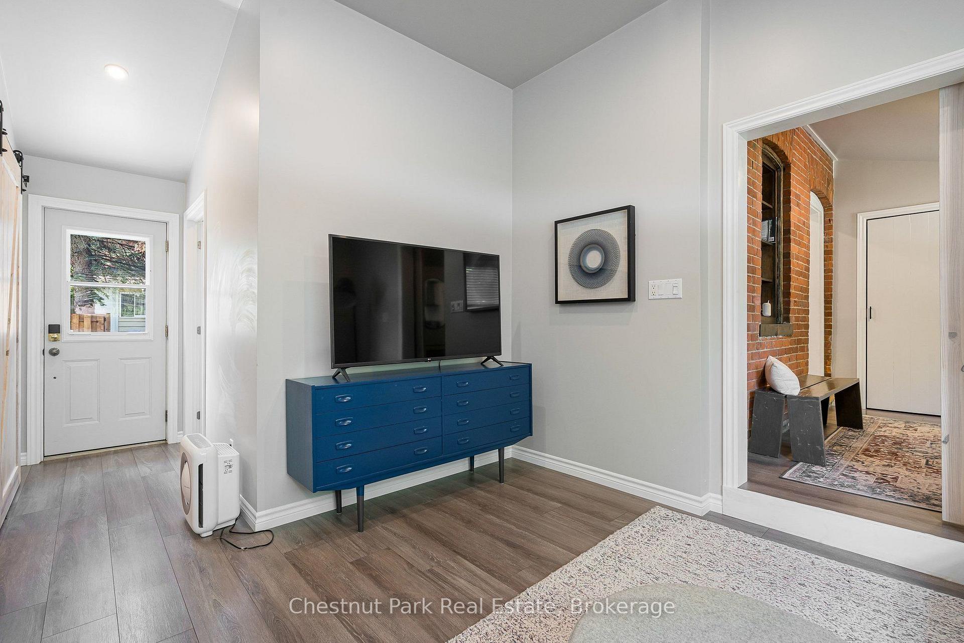 Photo 25 of 9 Wellington Street E, Clearview, Creemore — HOMEH