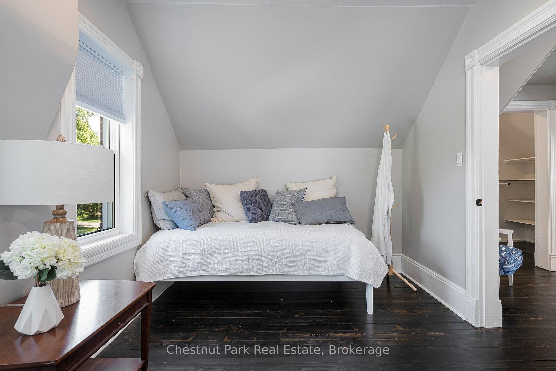 Photo 36 of 9 Wellington Street E, Clearview, Creemore — HOMEH