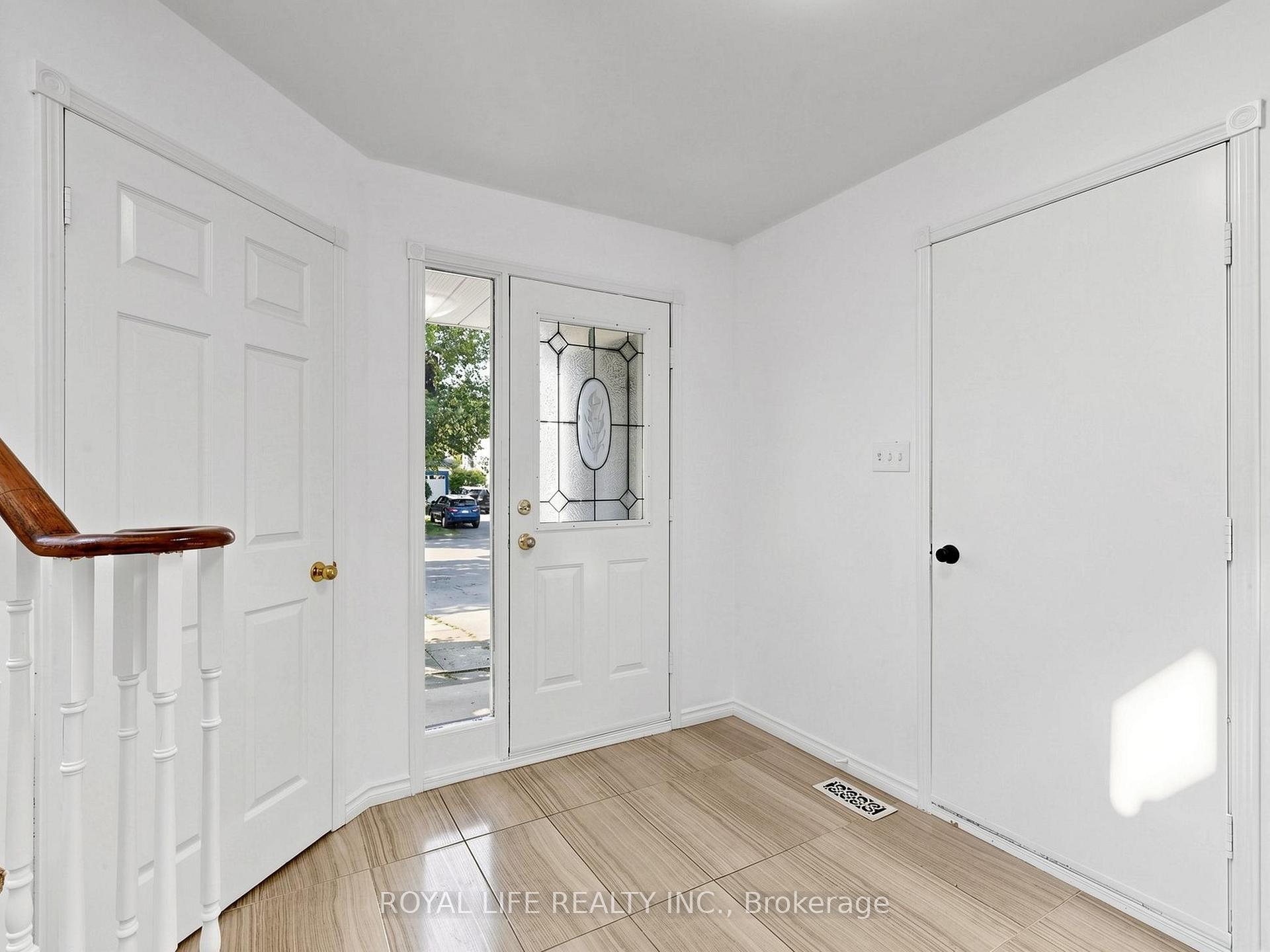 Photo 3 of 985 Linden Street, Innisfil, Alcona — HOMEH