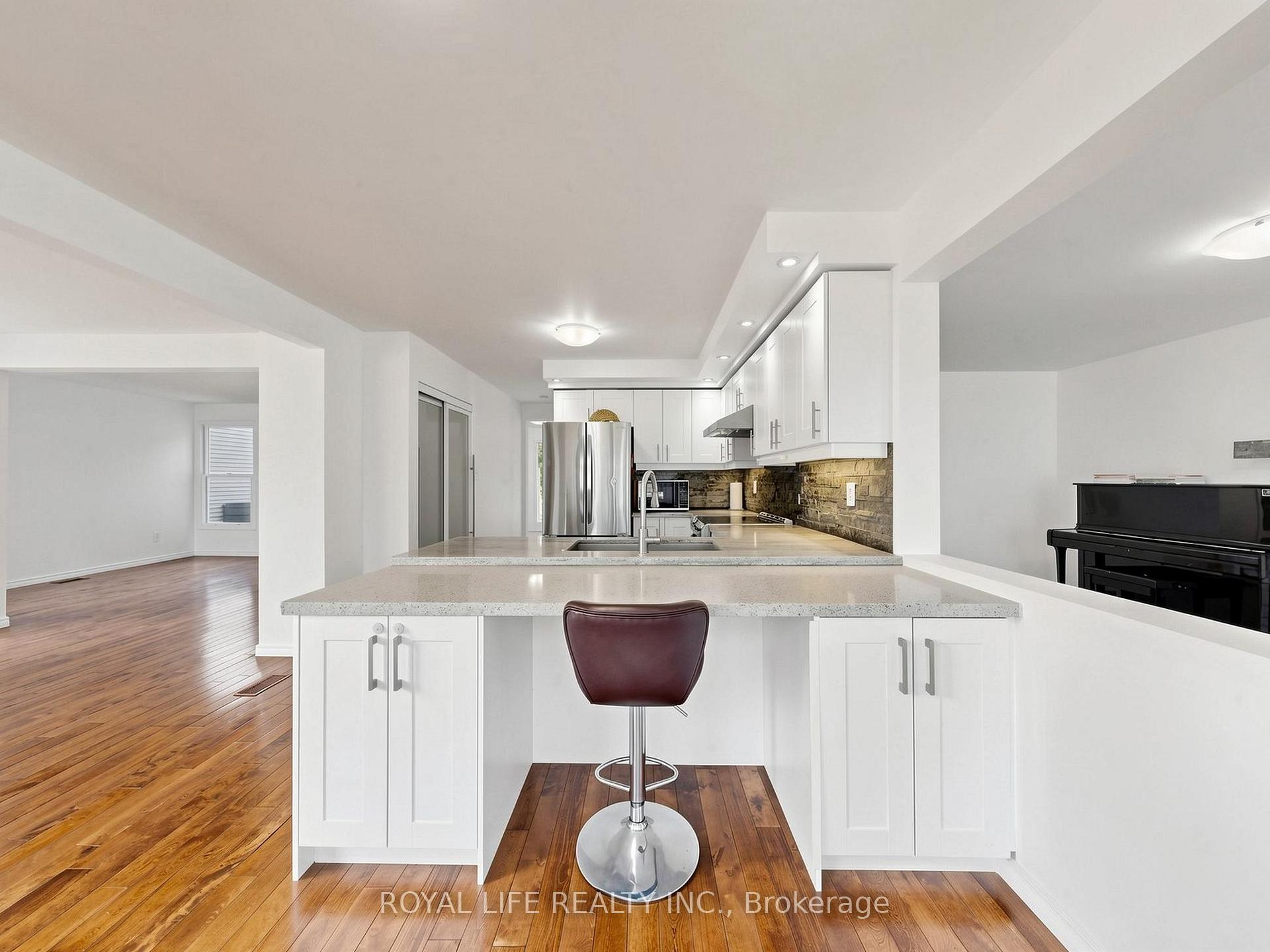 Photo 13 of 985 Linden Street, Innisfil, Alcona — HOMEH