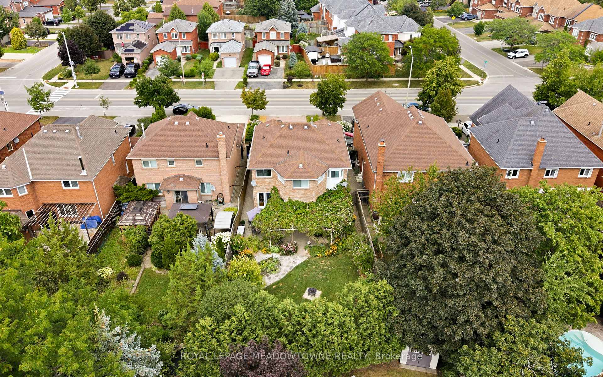 Photo 48 of 187 Barber Drive, Halton Hills, Georgetown — HOMEH
