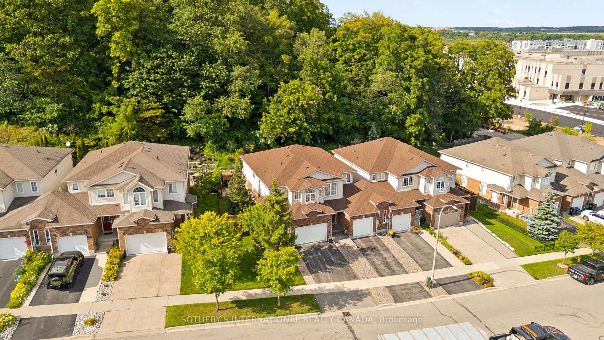Photo 2 of 131 Upper Mercer Street, Kitchener, Grand River South — HOMEH