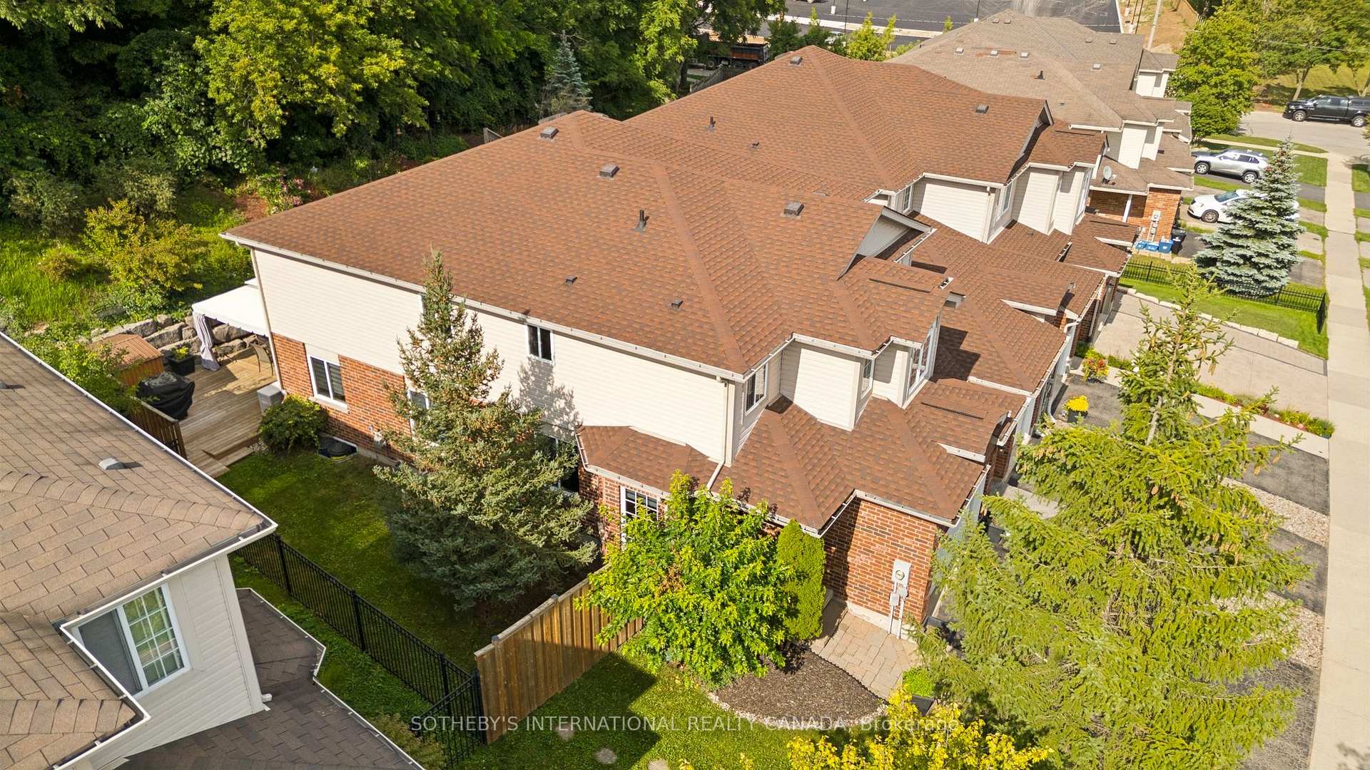 Photo 5 of 131 Upper Mercer Street, Kitchener, Grand River South — HOMEH