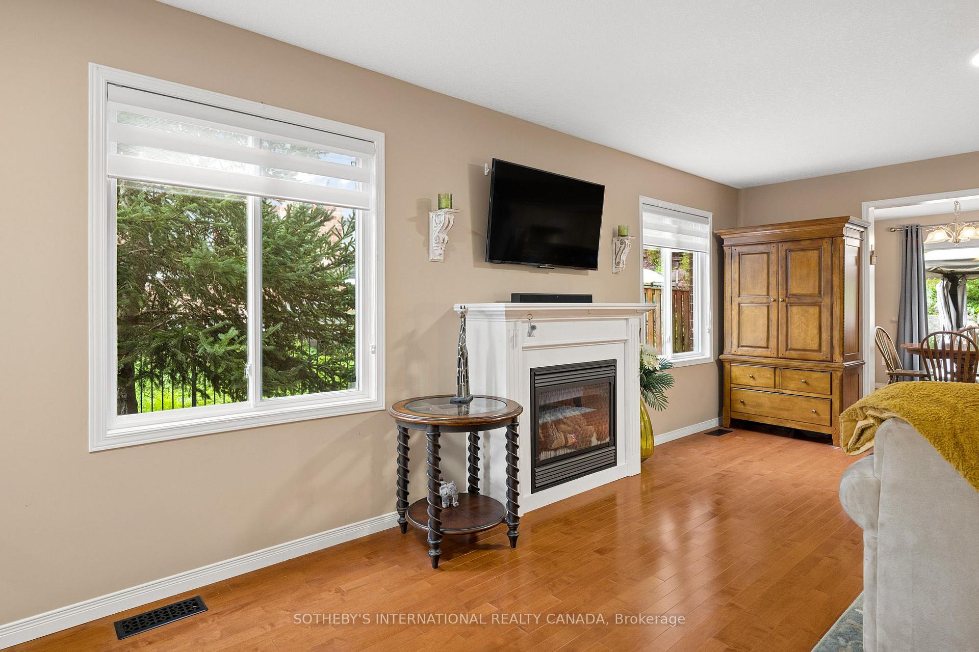 Photo 11 of 131 Upper Mercer Street, Kitchener, Grand River South — HOMEH