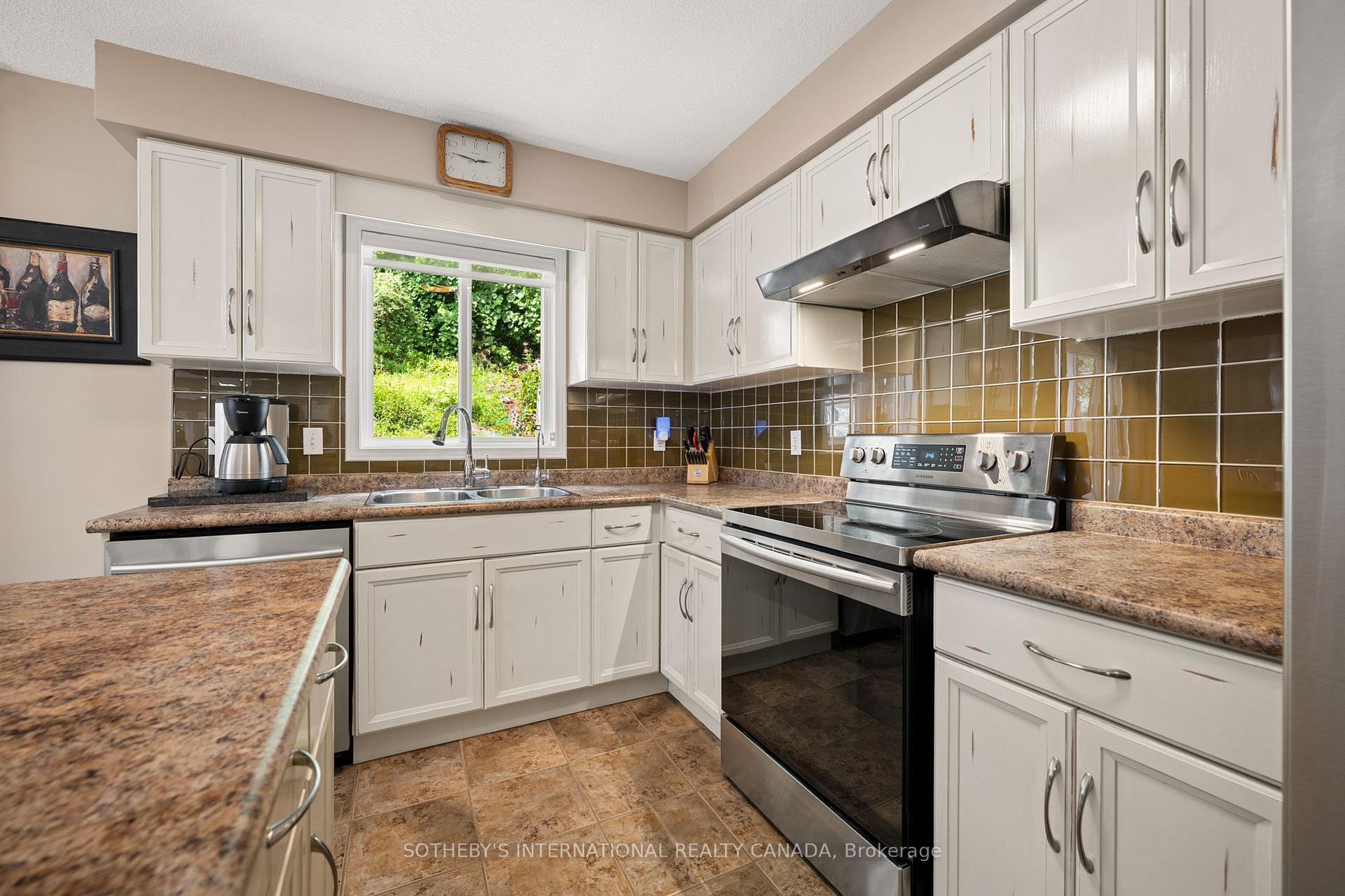 Photo 16 of 131 Upper Mercer Street, Kitchener, Grand River South — HOMEH