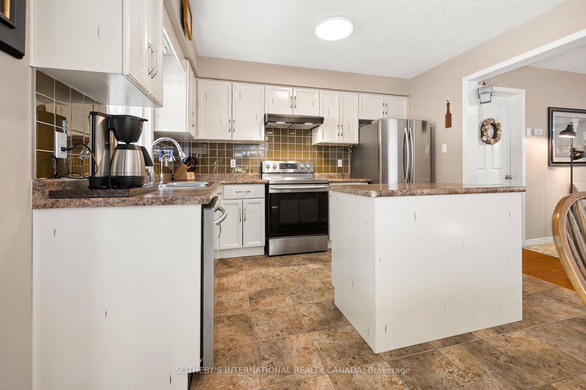 Photo 17 of 131 Upper Mercer Street, Kitchener, Grand River South — HOMEH