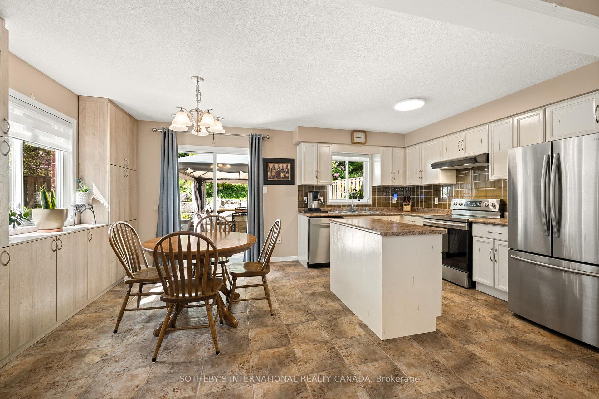 Photo 19 of 131 Upper Mercer Street, Kitchener, Grand River South — HOMEH