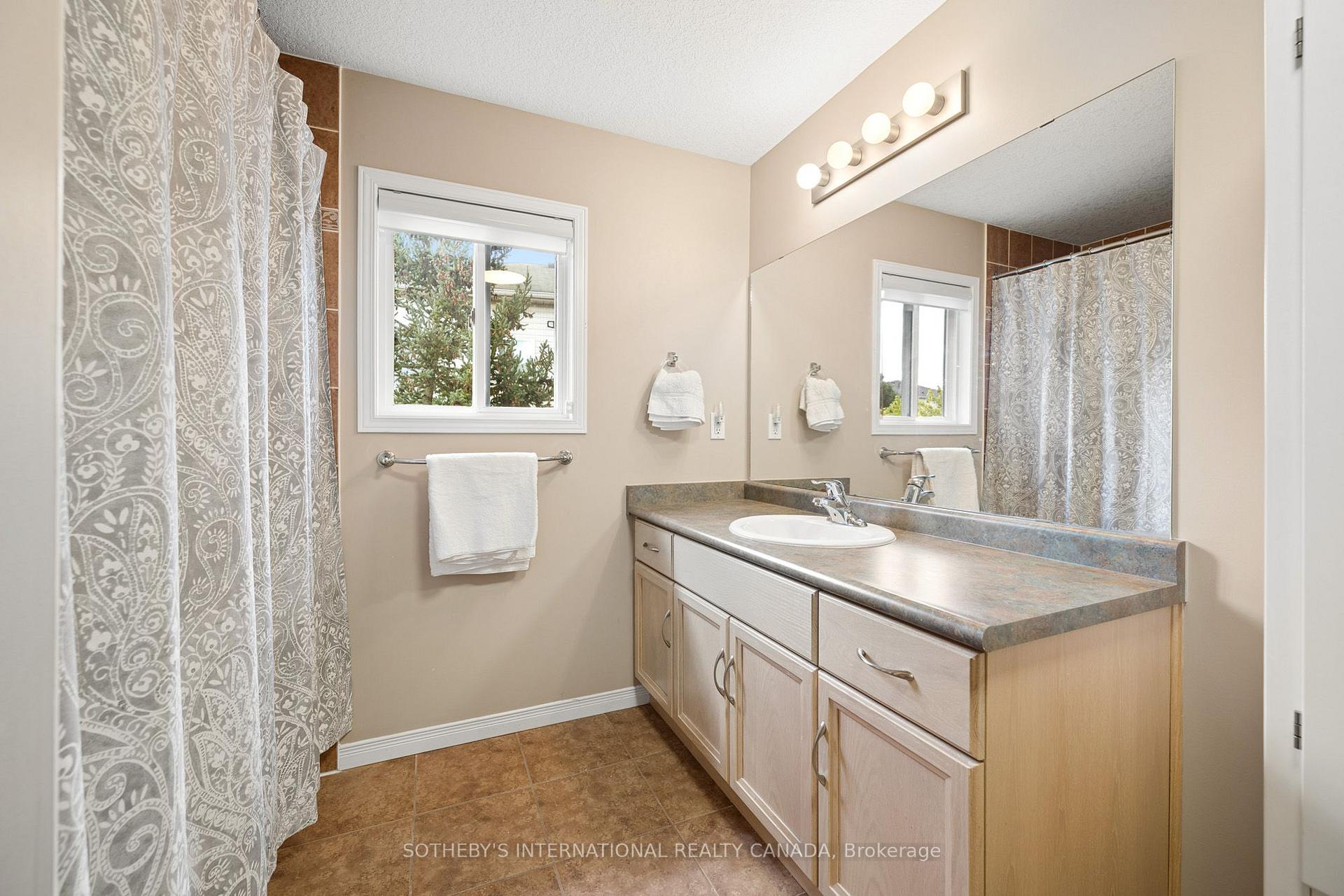 Photo 24 of 131 Upper Mercer Street, Kitchener, Grand River South — HOMEH