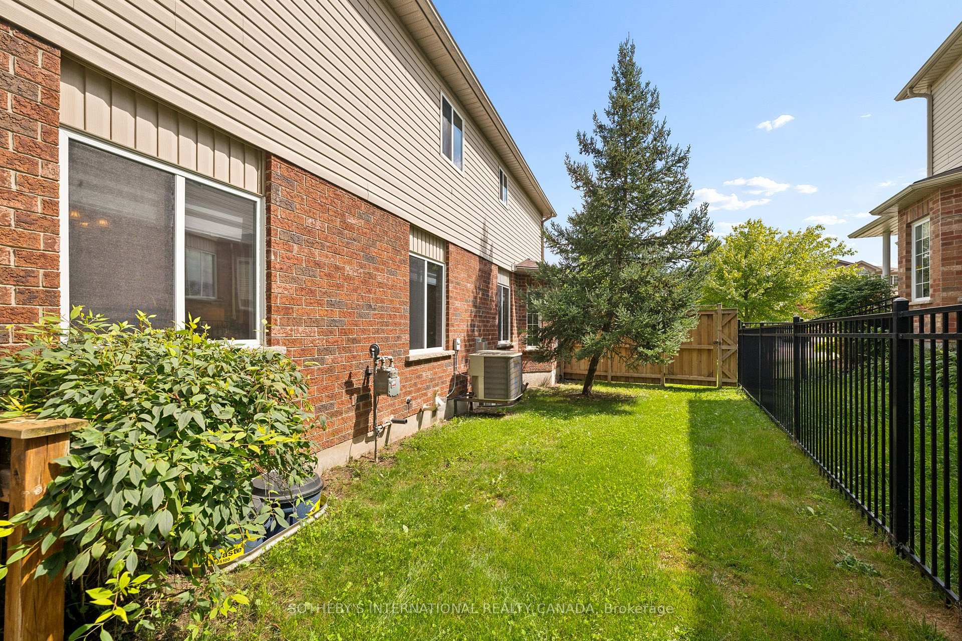 Photo 32 of 131 Upper Mercer Street, Kitchener, Grand River South — HOMEH