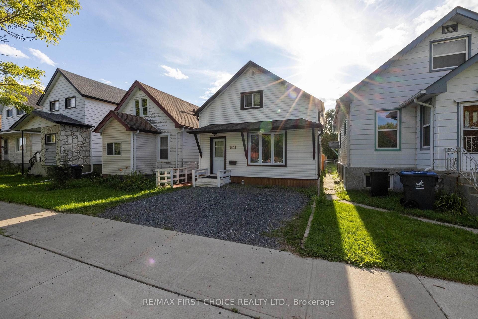 Photo 3 of 815 Minnesota Street, Thunder Bay, East End — HOMEH