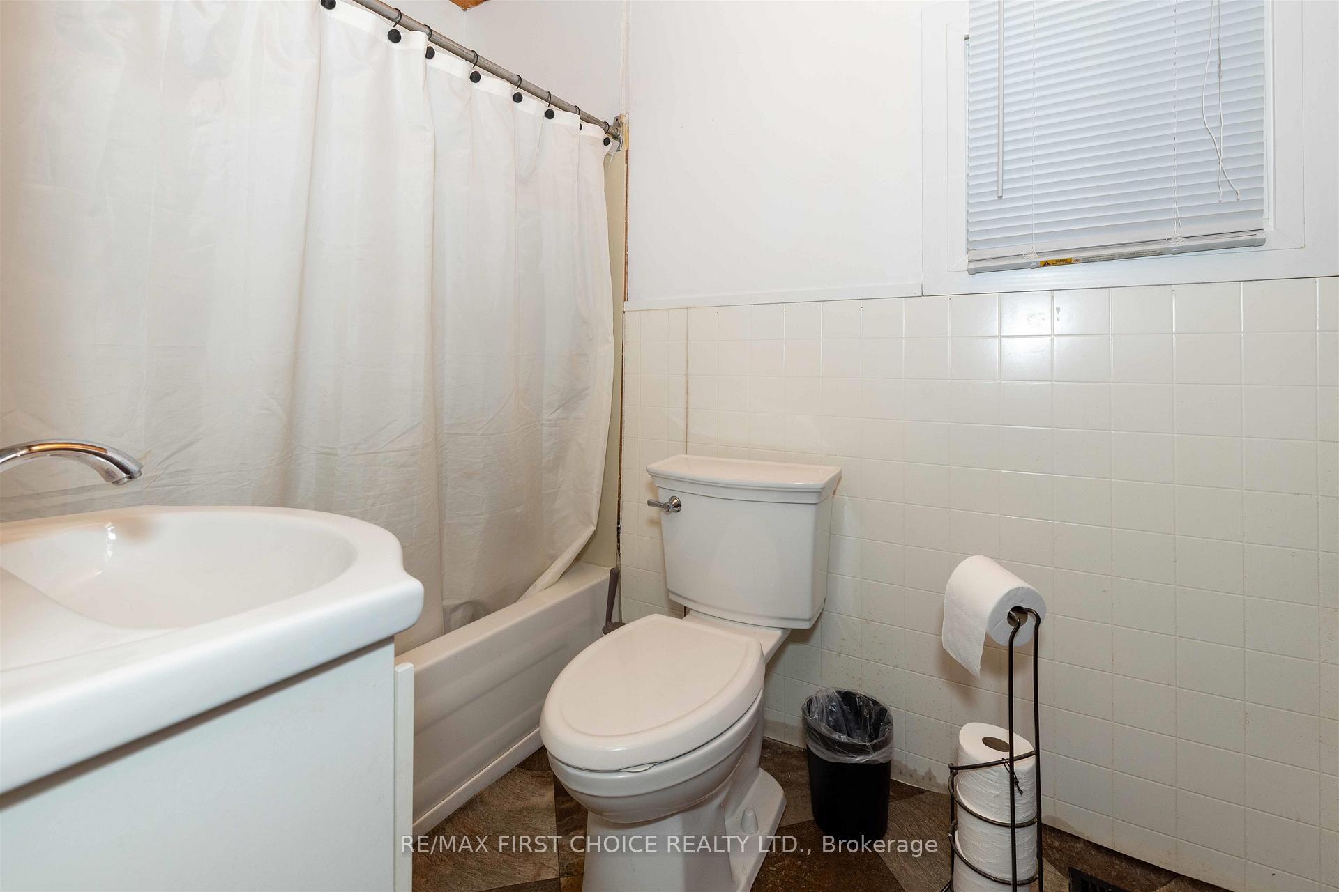 Photo 17 of 815 Minnesota Street, Thunder Bay, East End — HOMEH