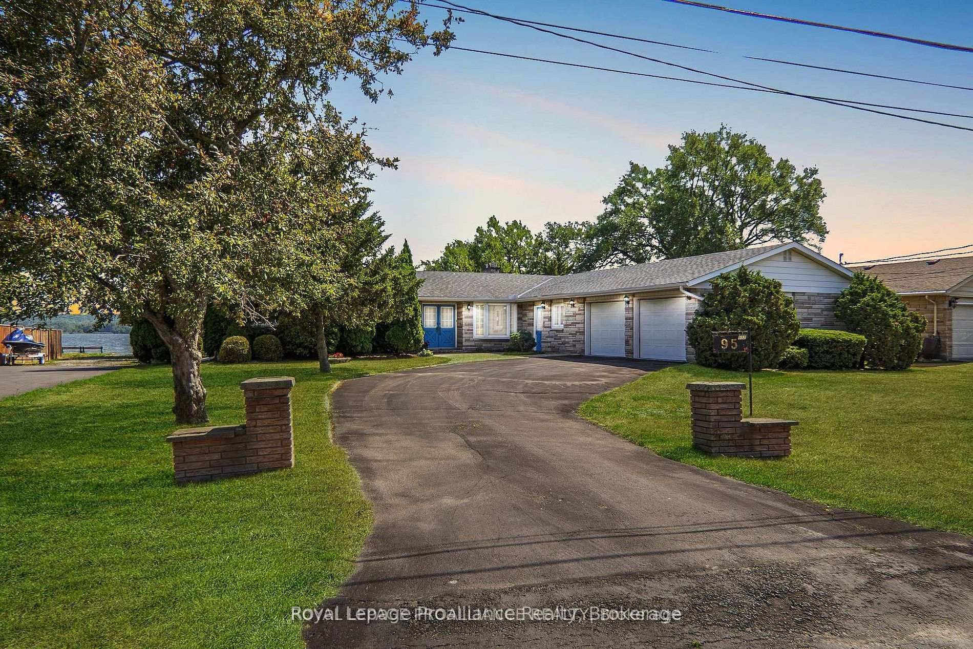 Photo 2 of 95 Baylea Drive, Quinte West, Sidney Ward — HOMEH