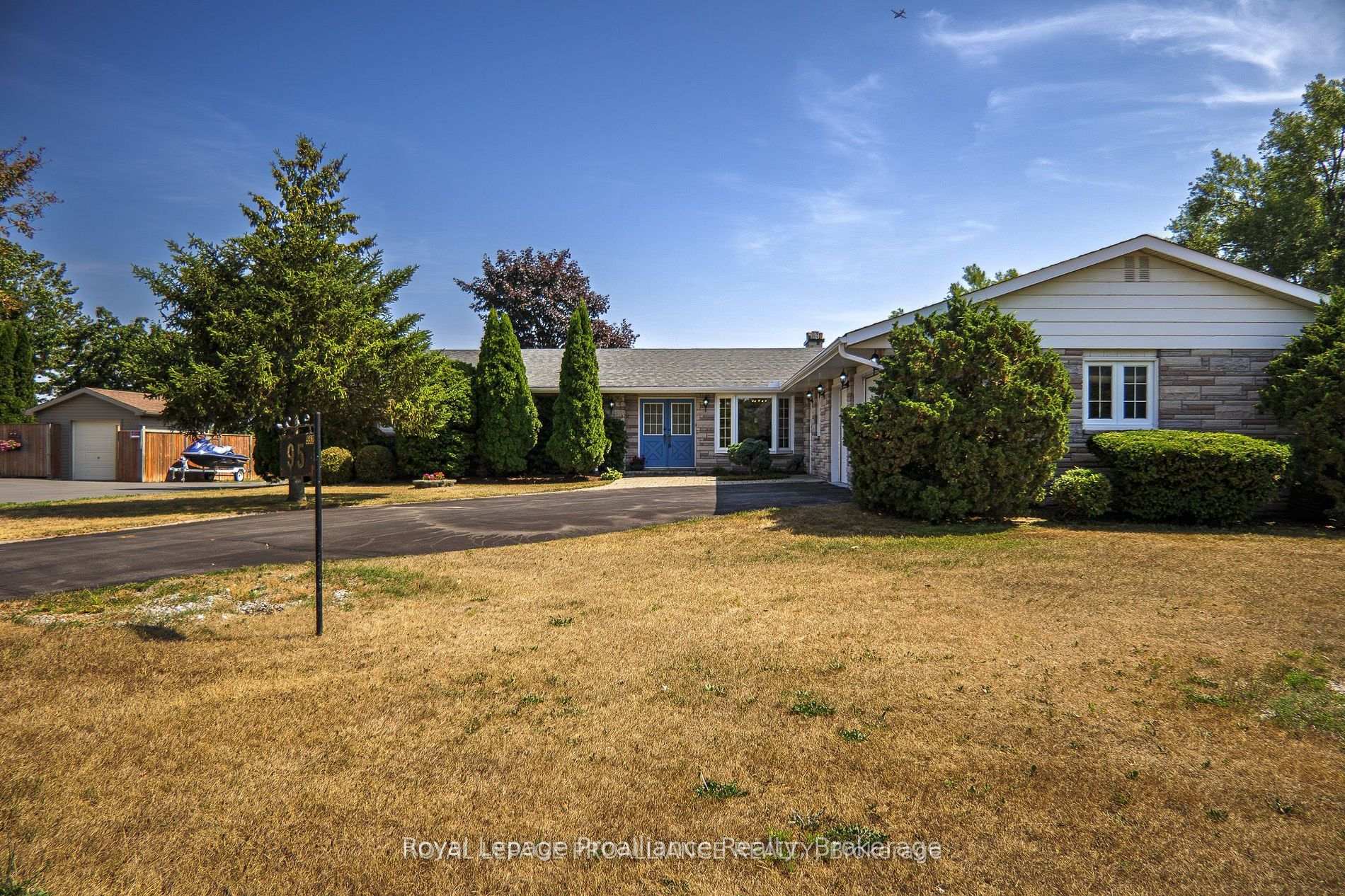 Photo 3 of 95 Baylea Drive, Quinte West, Sidney Ward — HOMEH