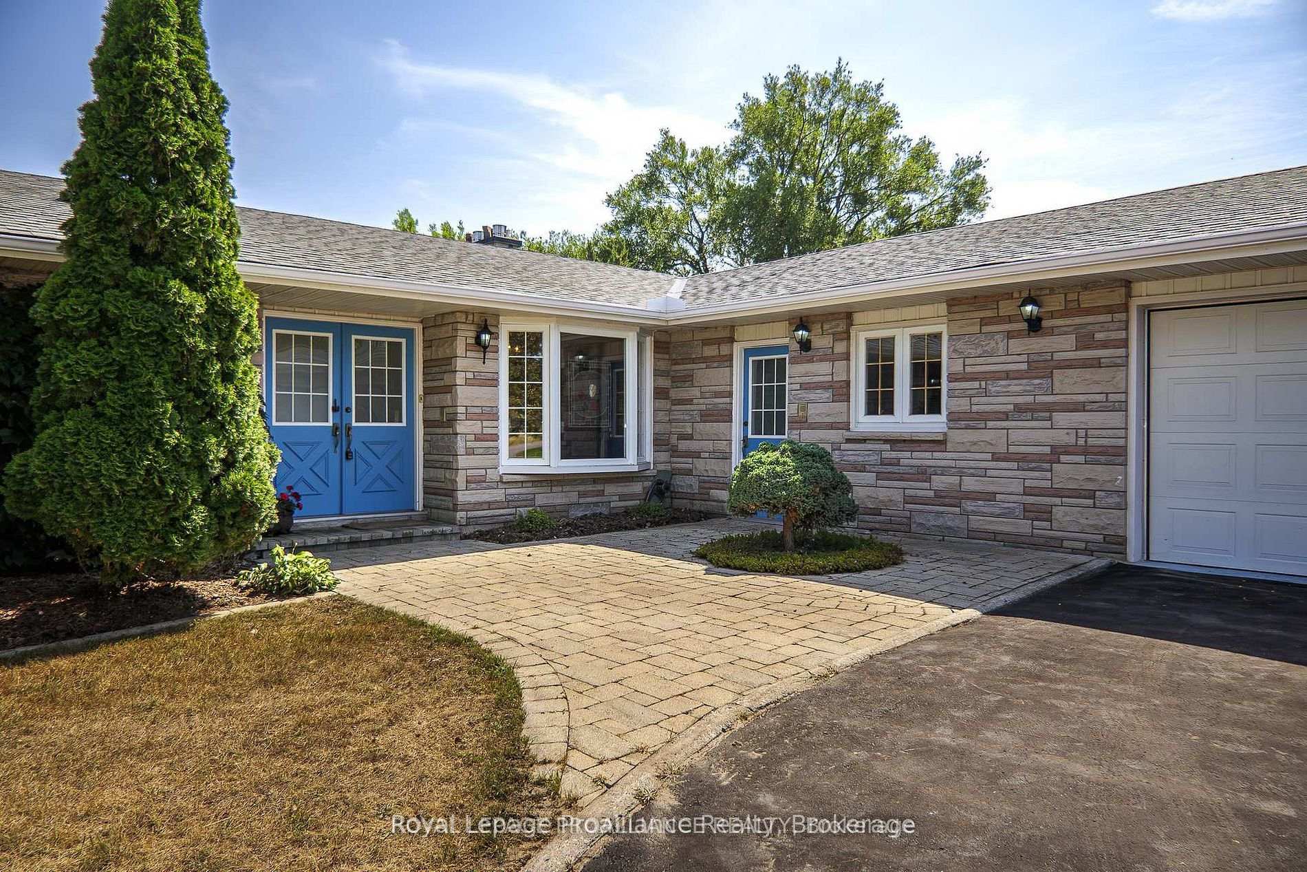 Photo 4 of 95 Baylea Drive, Quinte West, Sidney Ward — HOMEH