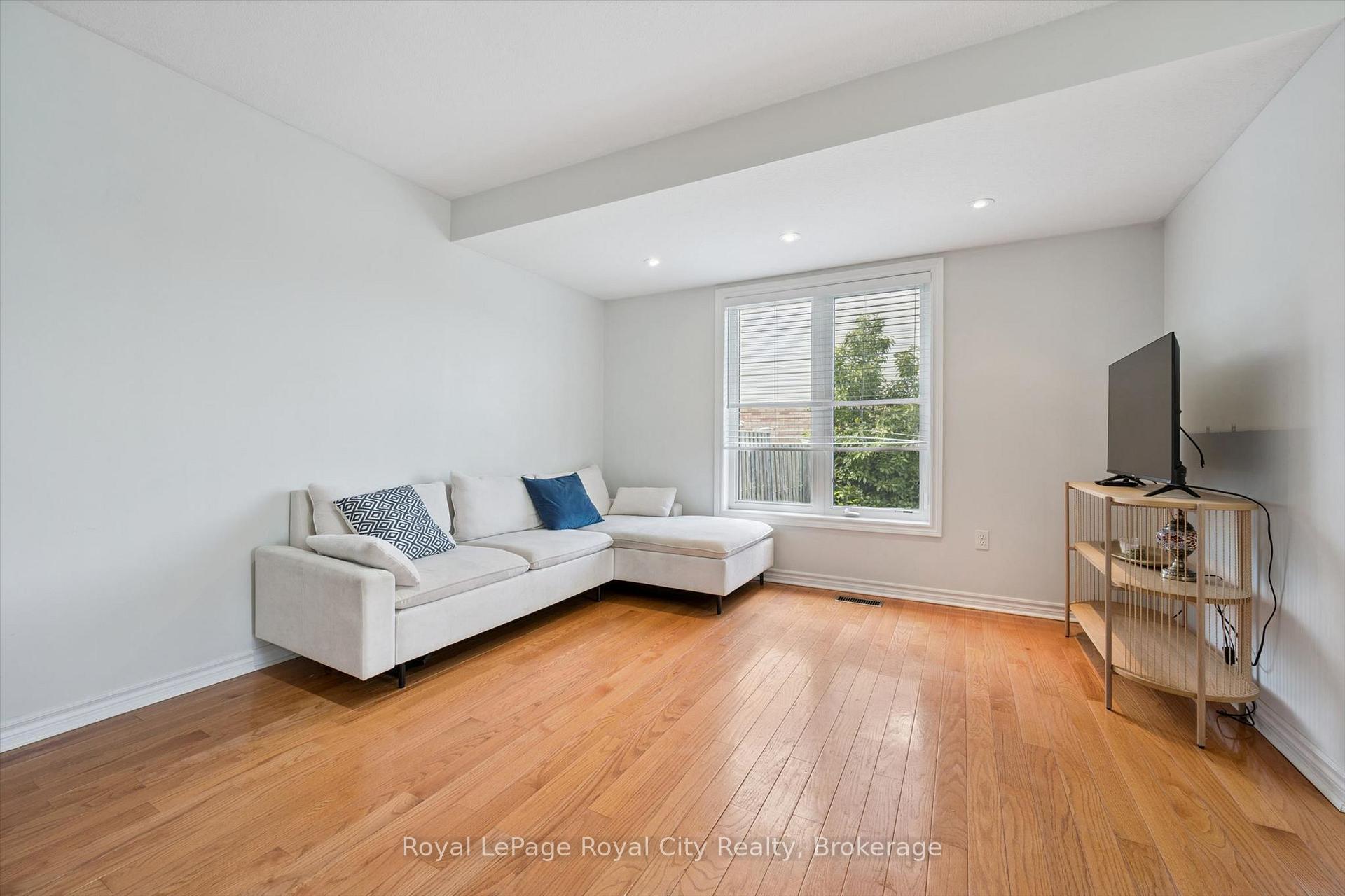 Photo 8 of 58 Wilkie Crescent, Guelph, Pineridge/Westminster Woods — HOMEH