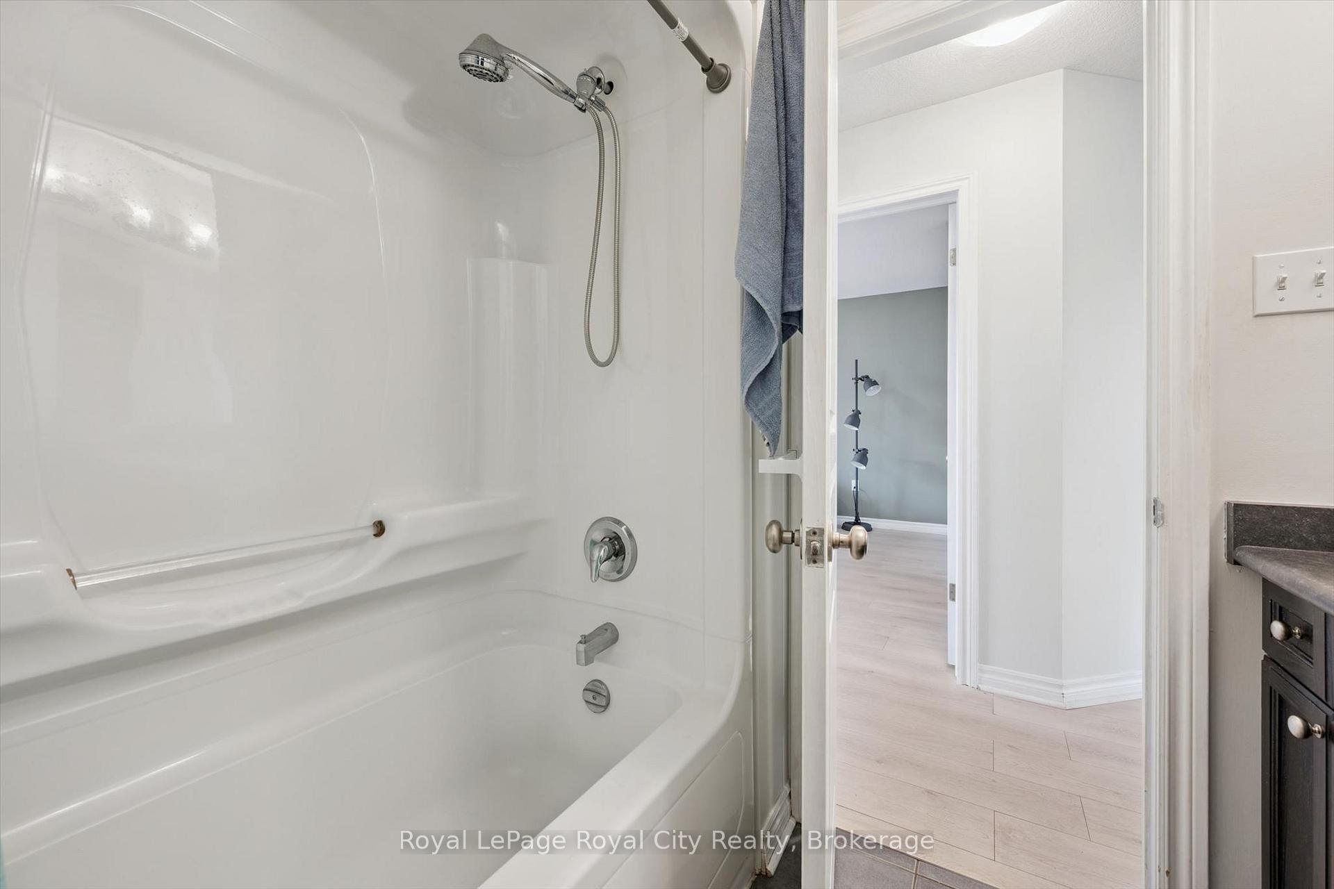 Photo 27 of 58 Wilkie Crescent, Guelph, Pineridge/Westminster Woods — HOMEH