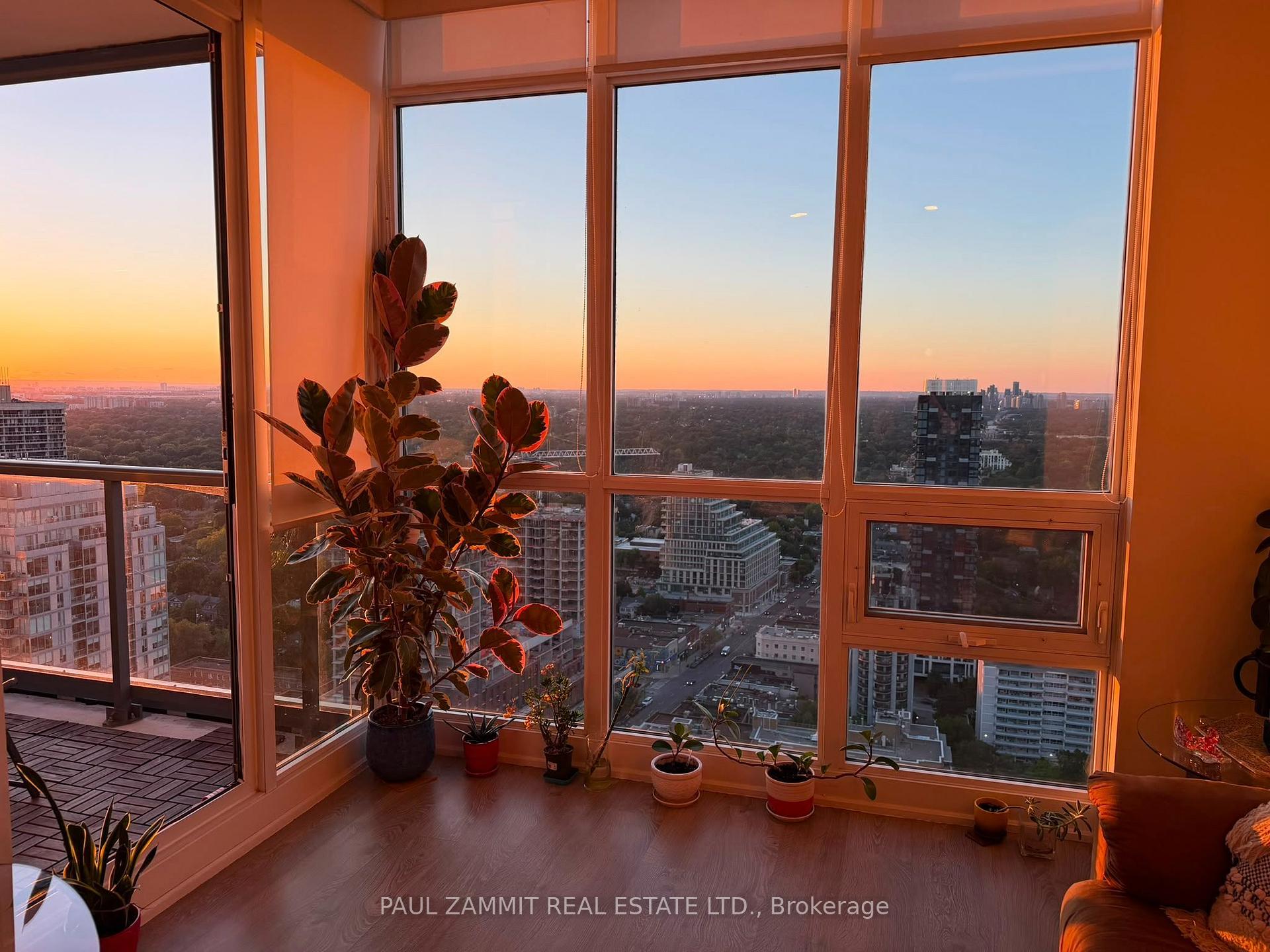 Photo 4 of Unit PH05, 30 Roehampton Avenue, Toronto, Mount Pleasant West — HOMEH