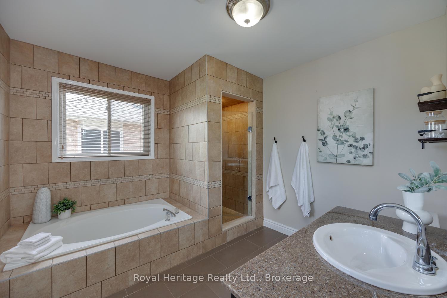Photo 29 of 16 Donald Wilson Street, Whitby, Rolling Acres — HOMEH