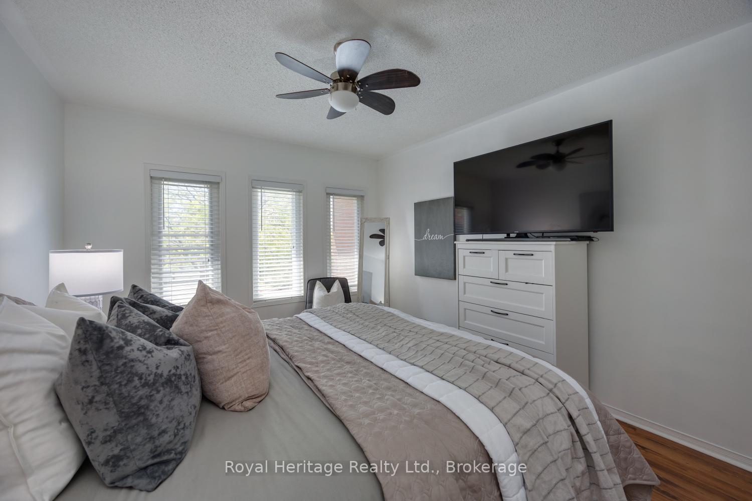 Photo 34 of 16 Donald Wilson Street, Whitby, Rolling Acres — HOMEH