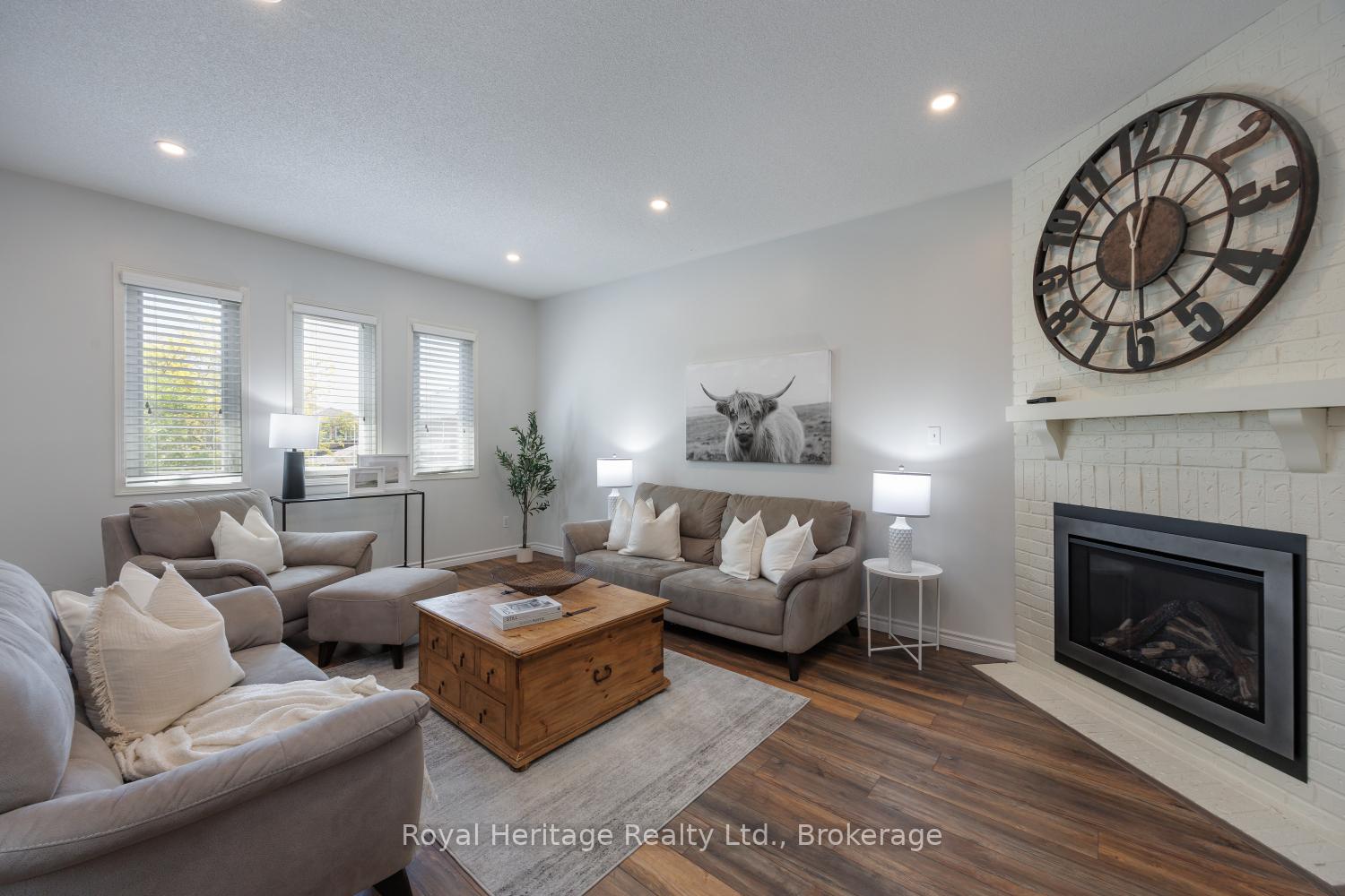 Photo 41 of 16 Donald Wilson Street, Whitby, Rolling Acres — HOMEH