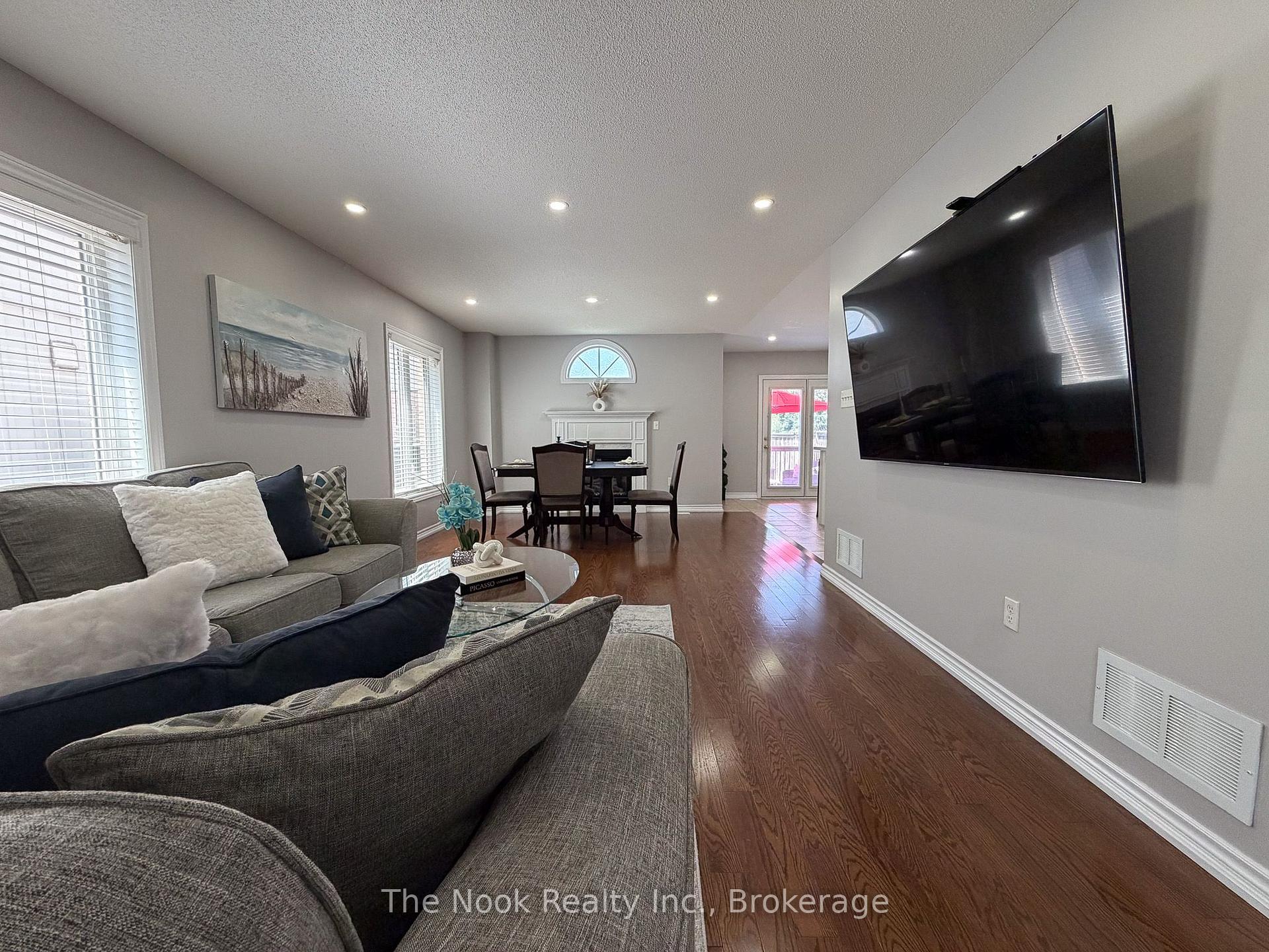 Photo 14 of 10 Broome Avenue, Clarington, Courtice — HOMEH