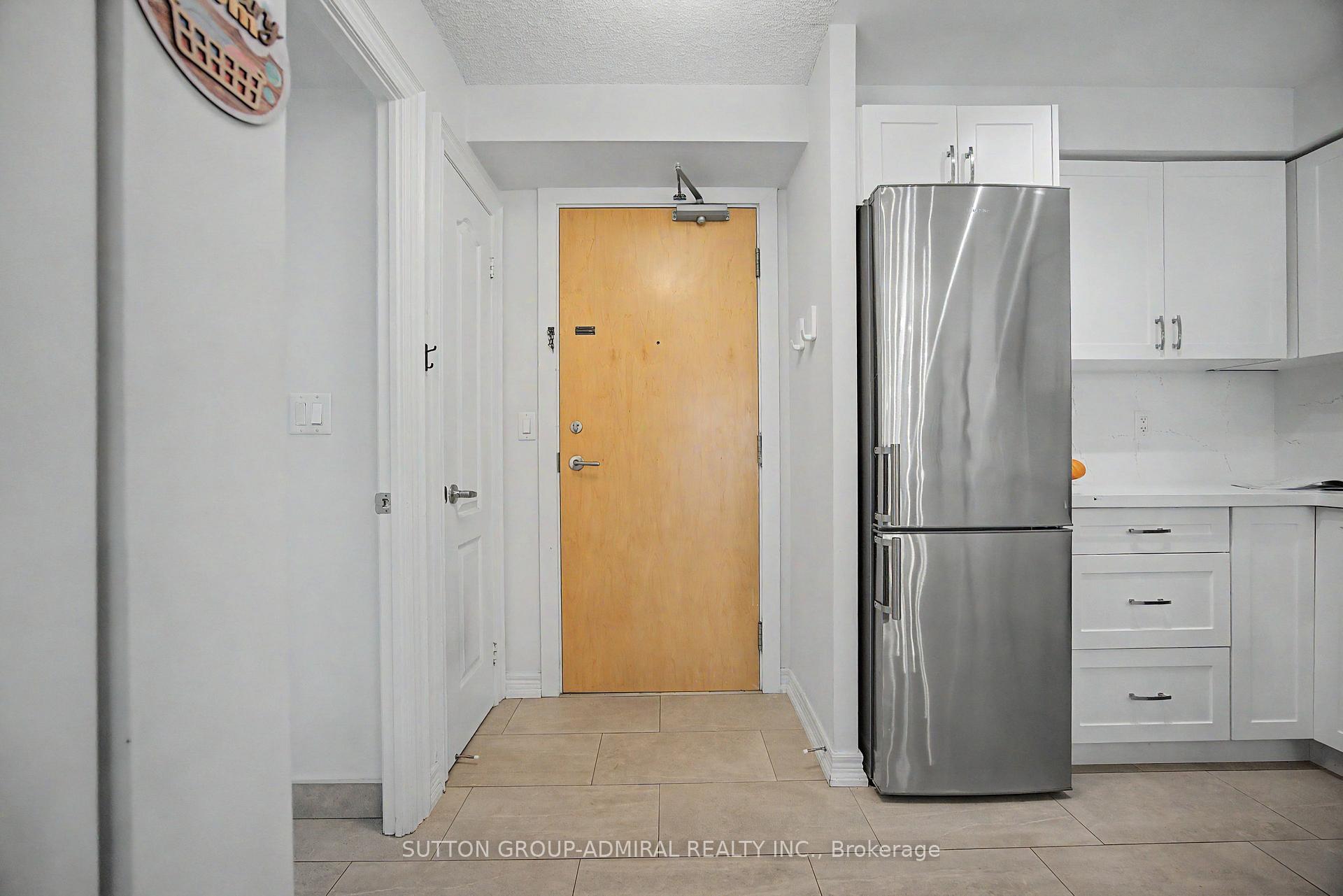 Front of Unit 706, 212 Eglinton Avenue