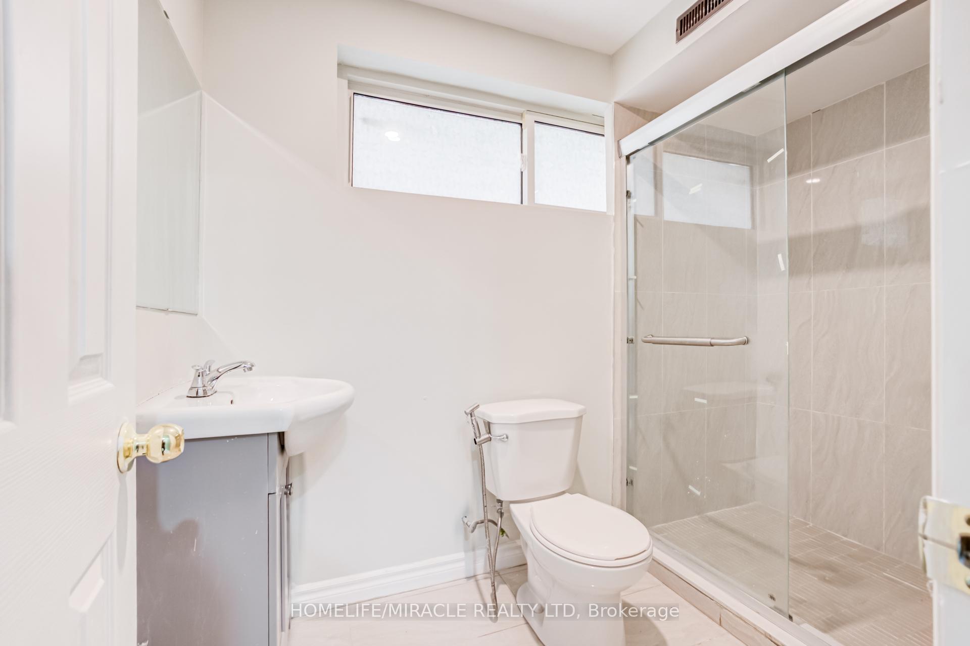 Photo 35 of 122 Ormond Drive, Oshawa, Samac — HOMEH