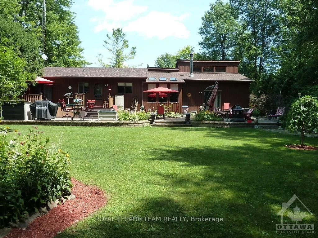 Photo 2 of 1663 Christina Crescent, North Dundas, North Dundas (Mountain) Twp — HOMEH