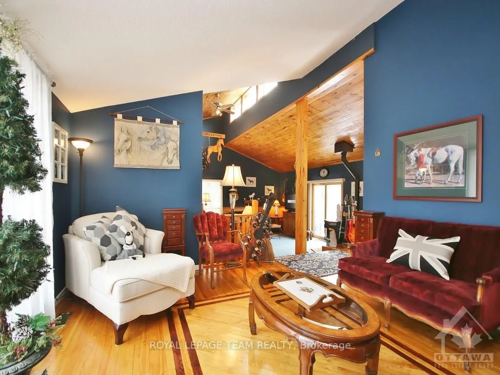 Photo 4 of 1663 Christina Crescent, North Dundas, North Dundas (Mountain) Twp — HOMEH