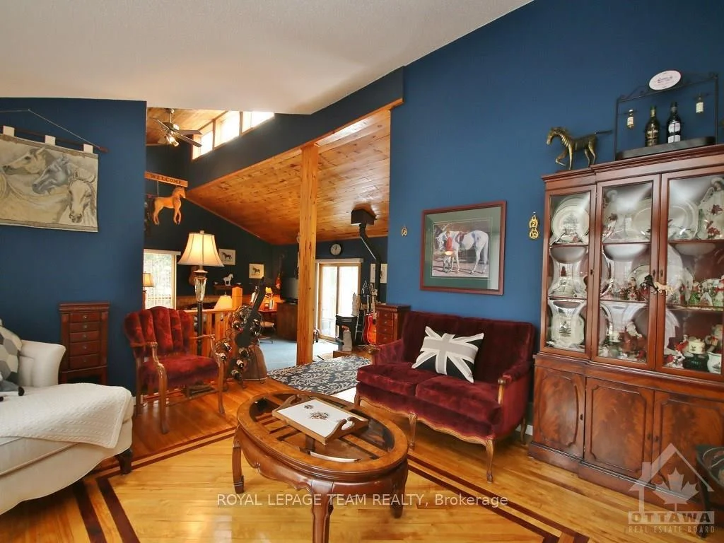 Photo 5 of 1663 Christina Crescent, North Dundas, North Dundas (Mountain) Twp — HOMEH