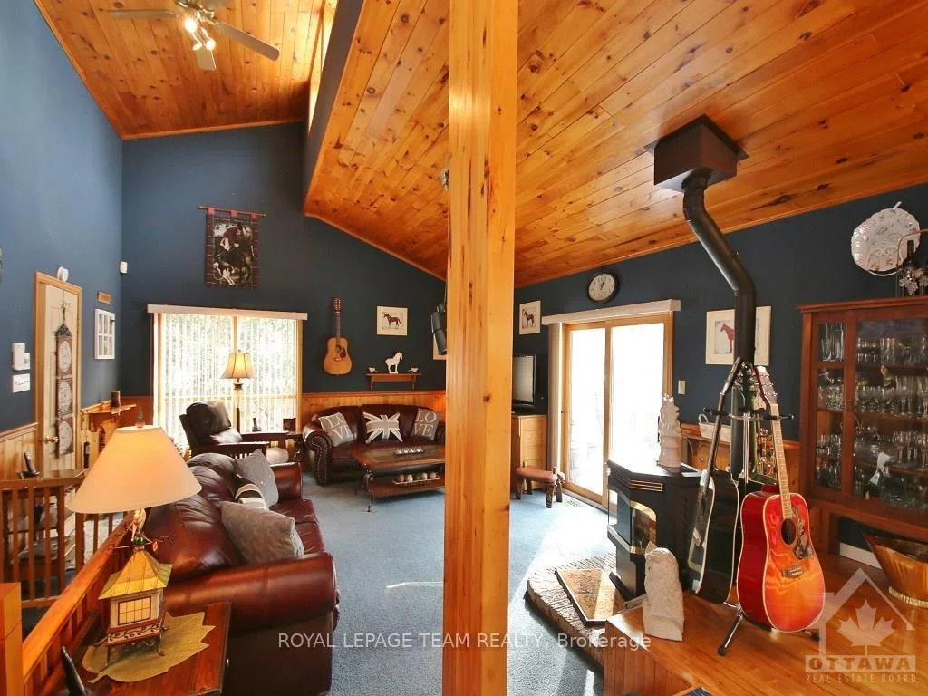 Photo 11 of 1663 Christina Crescent, North Dundas, North Dundas (Mountain) Twp — HOMEH