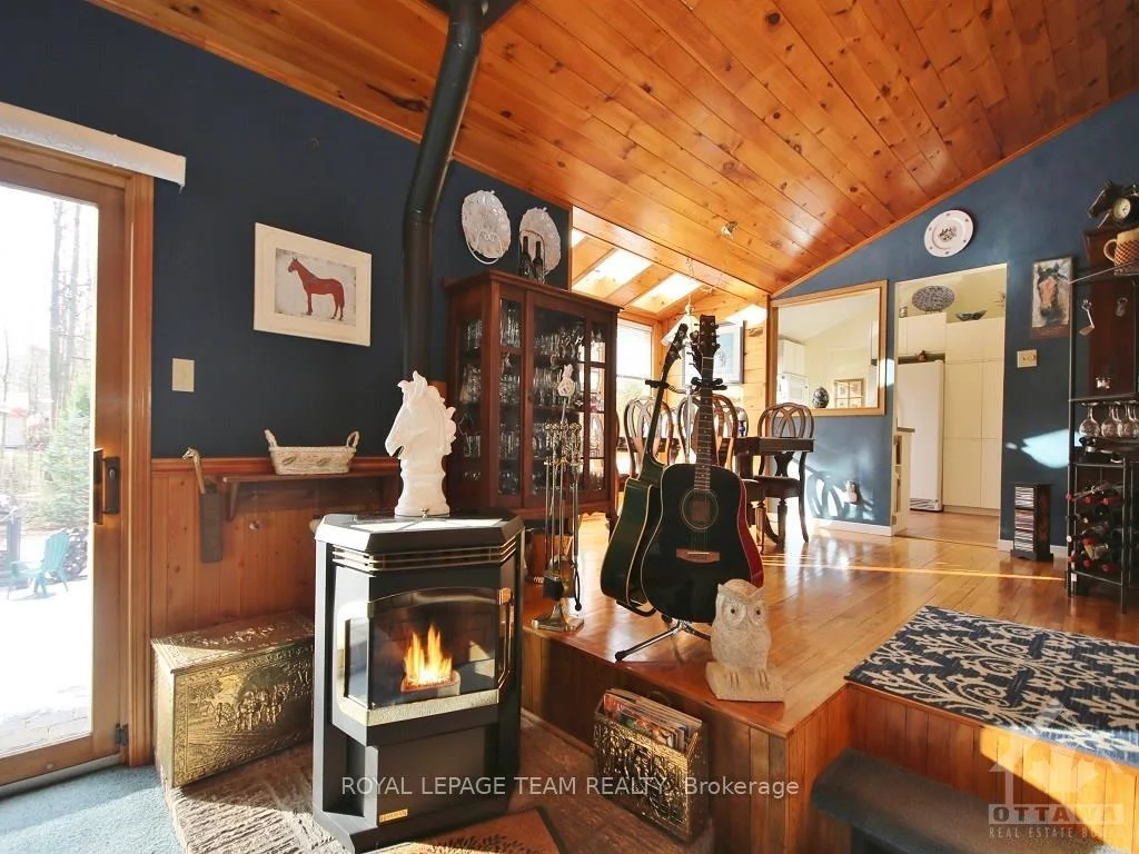 Photo 15 of 1663 Christina Crescent, North Dundas, North Dundas (Mountain) Twp — HOMEH