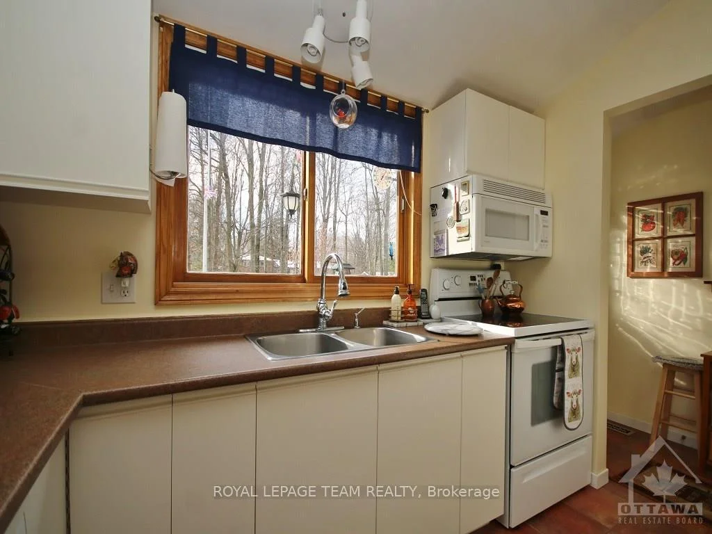 Photo 16 of 1663 Christina Crescent, North Dundas, North Dundas (Mountain) Twp — HOMEH