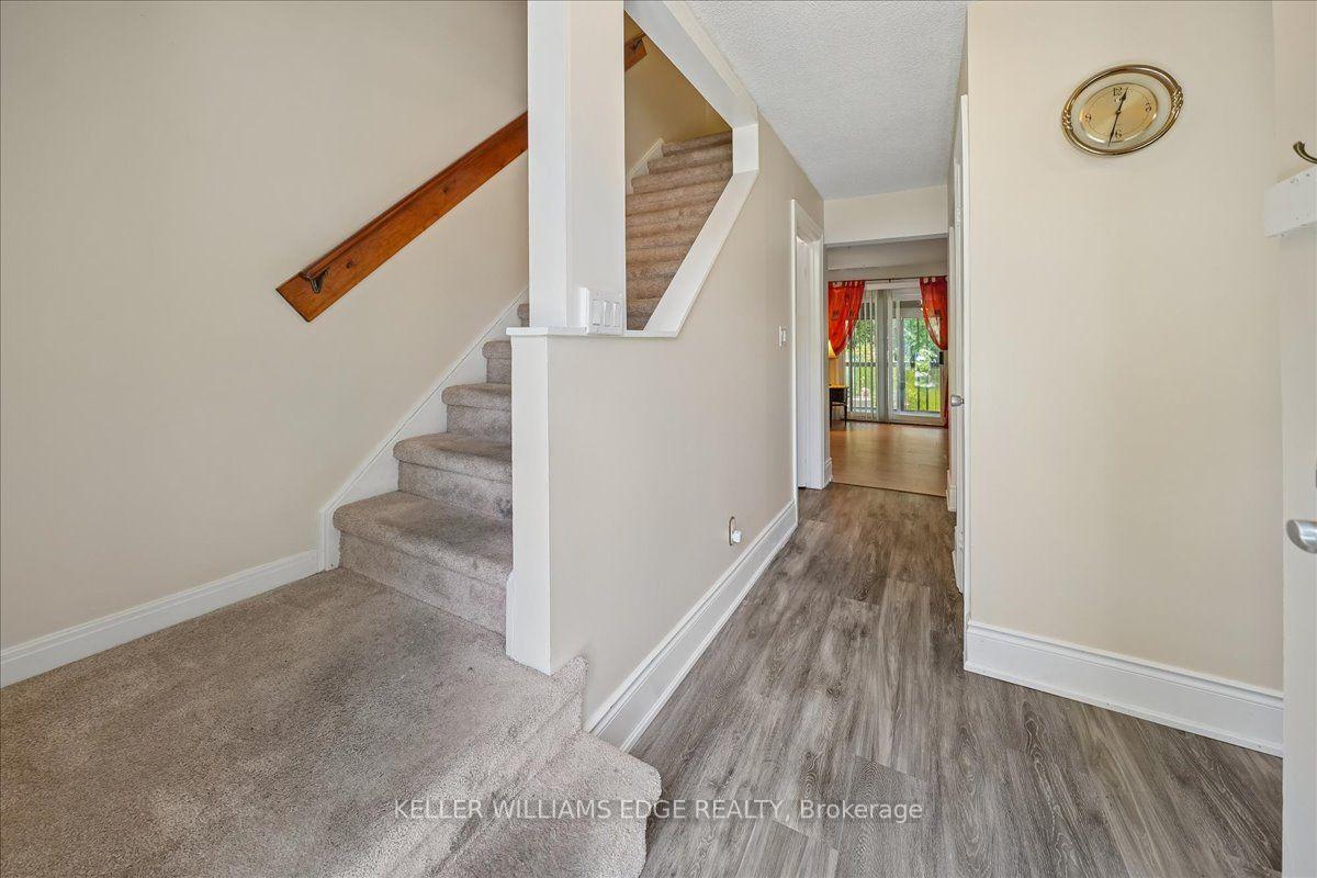 Photo 8 of 2320 Middlesmoor Crescent, Burlington, Brant Hills — HOMEH