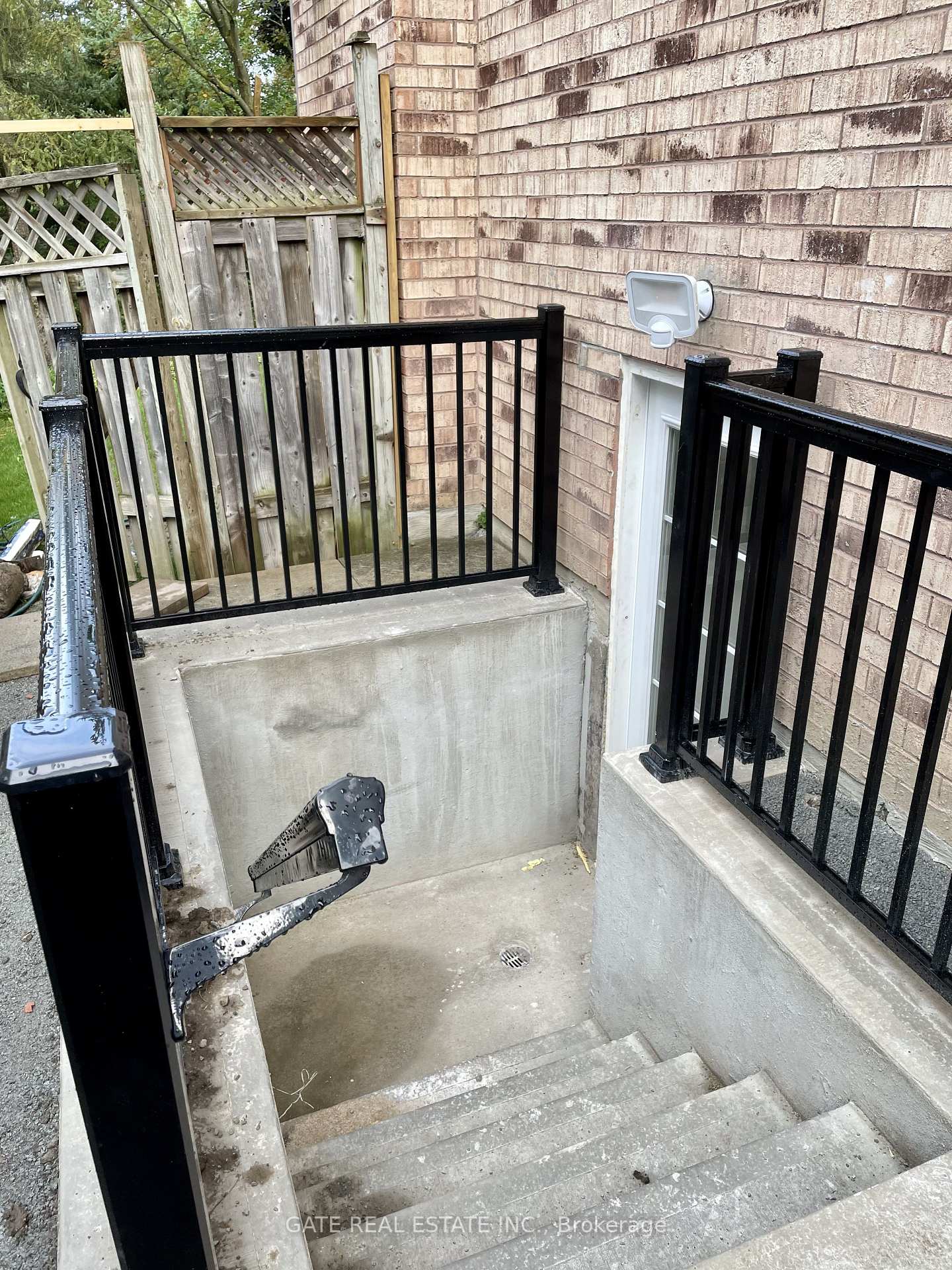 Photo 3 of 64 Morrison Crescent, Markham, Unionville — HOMEH